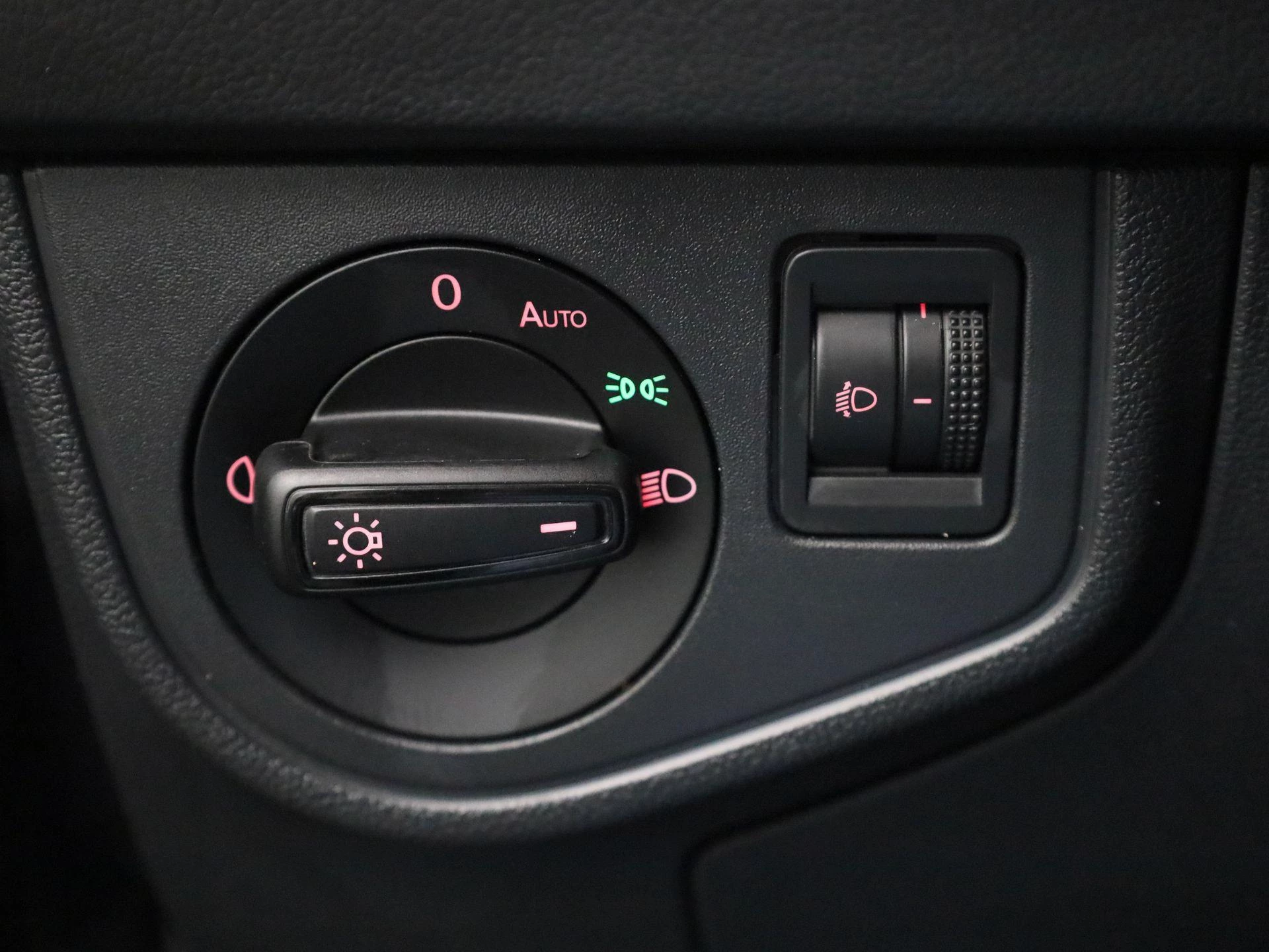 Volkswagen-Polo-image-23