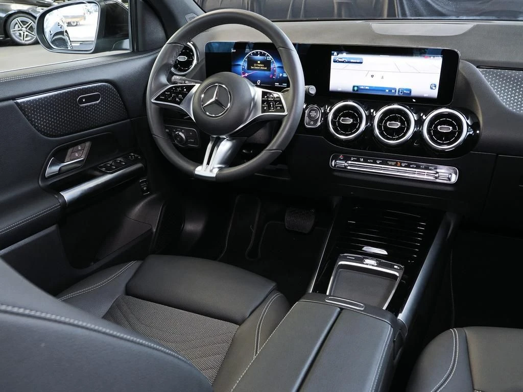 Mercedes-Benz-GLA 200-image-9