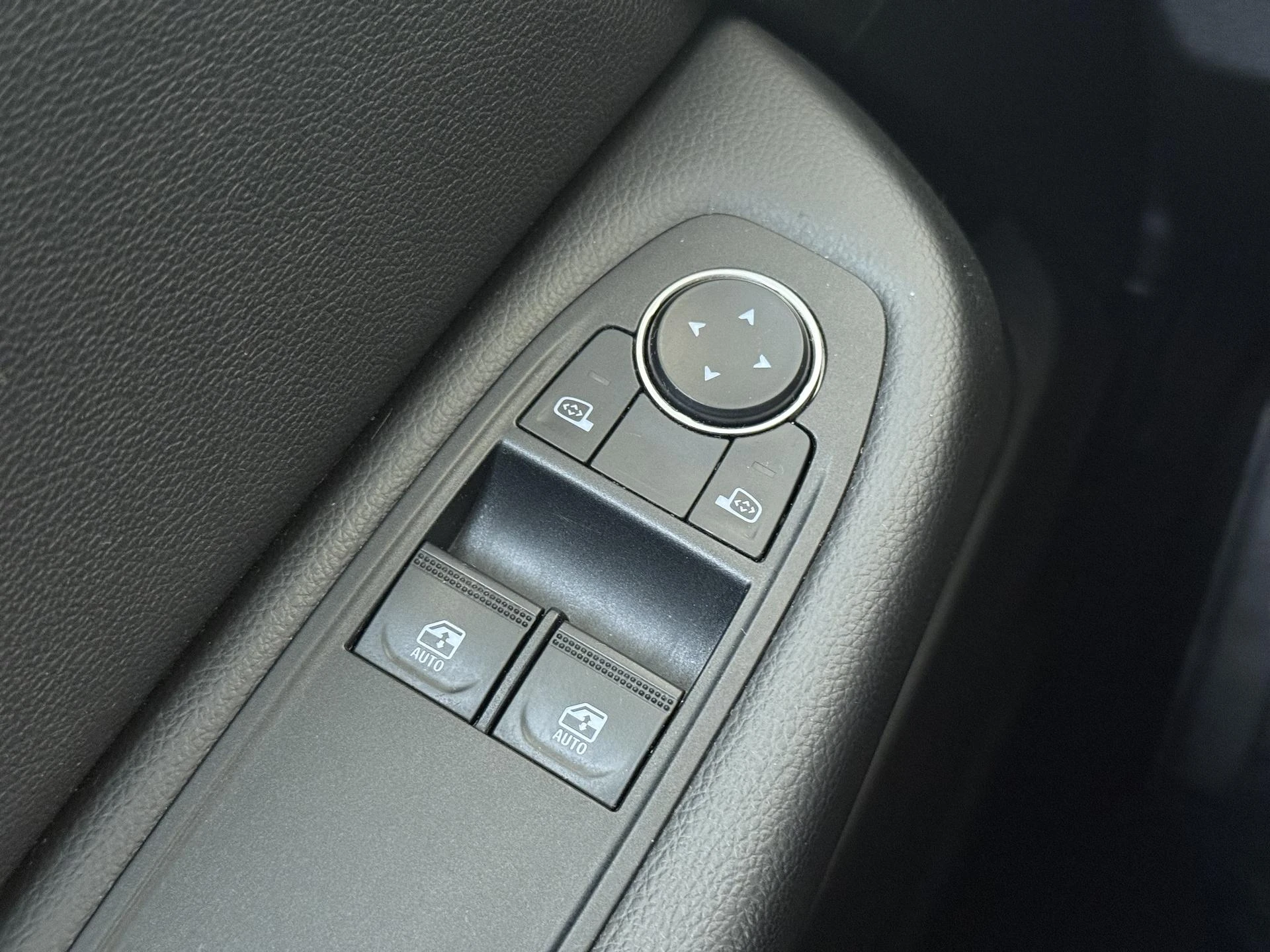 Renault-Clio-image-23