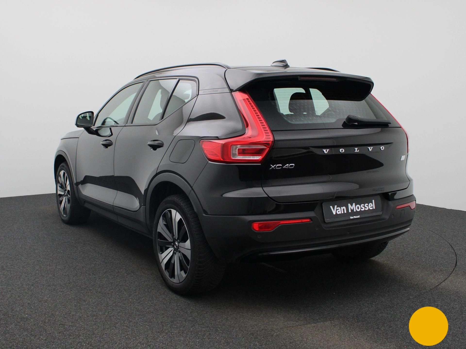 Volvo-XC40-image-1