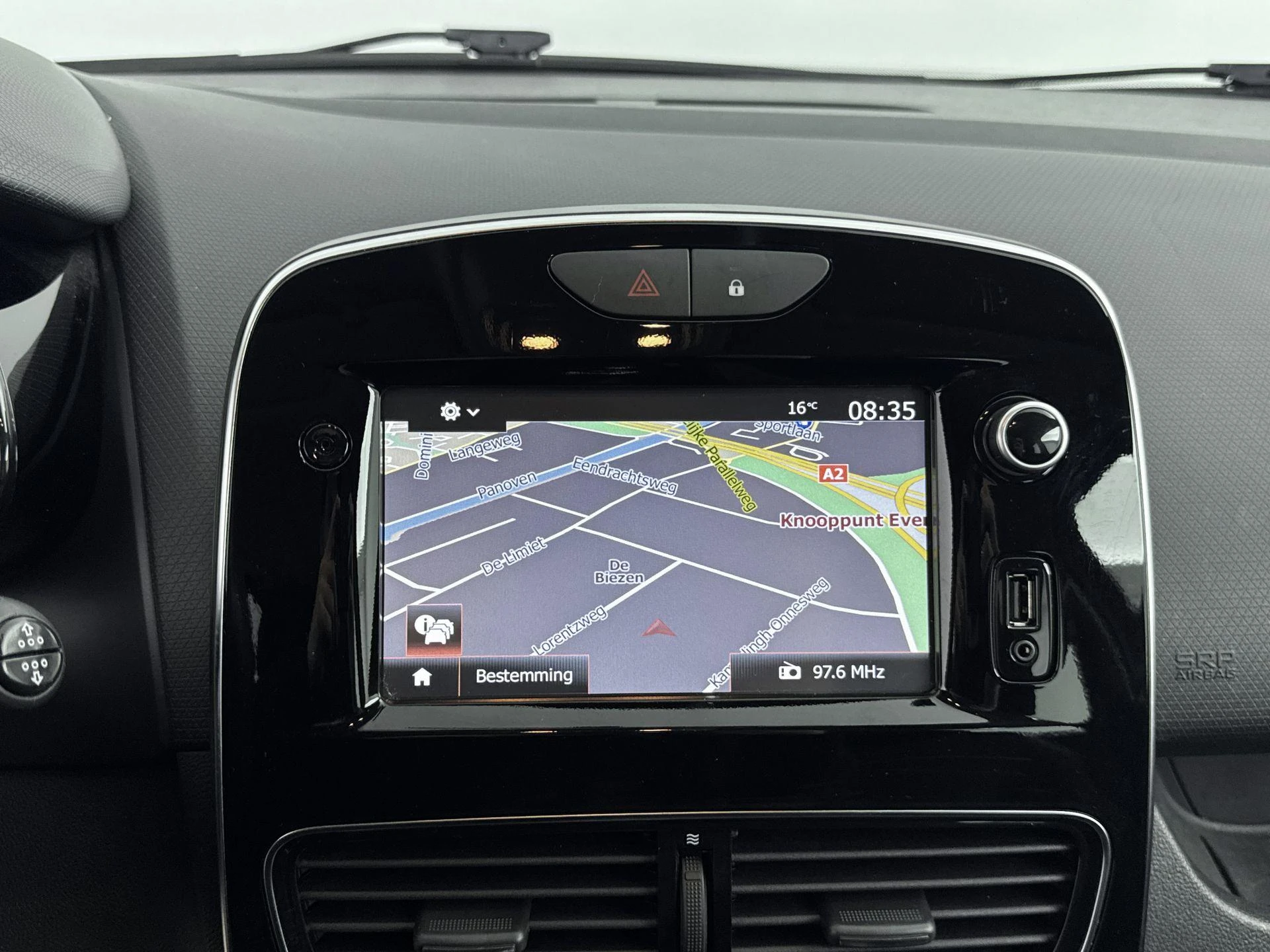 Renault-Clio-image-12