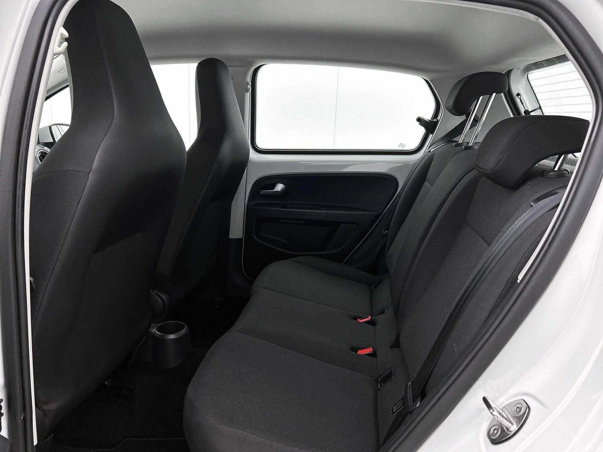 Volkswagen-up!-image-25