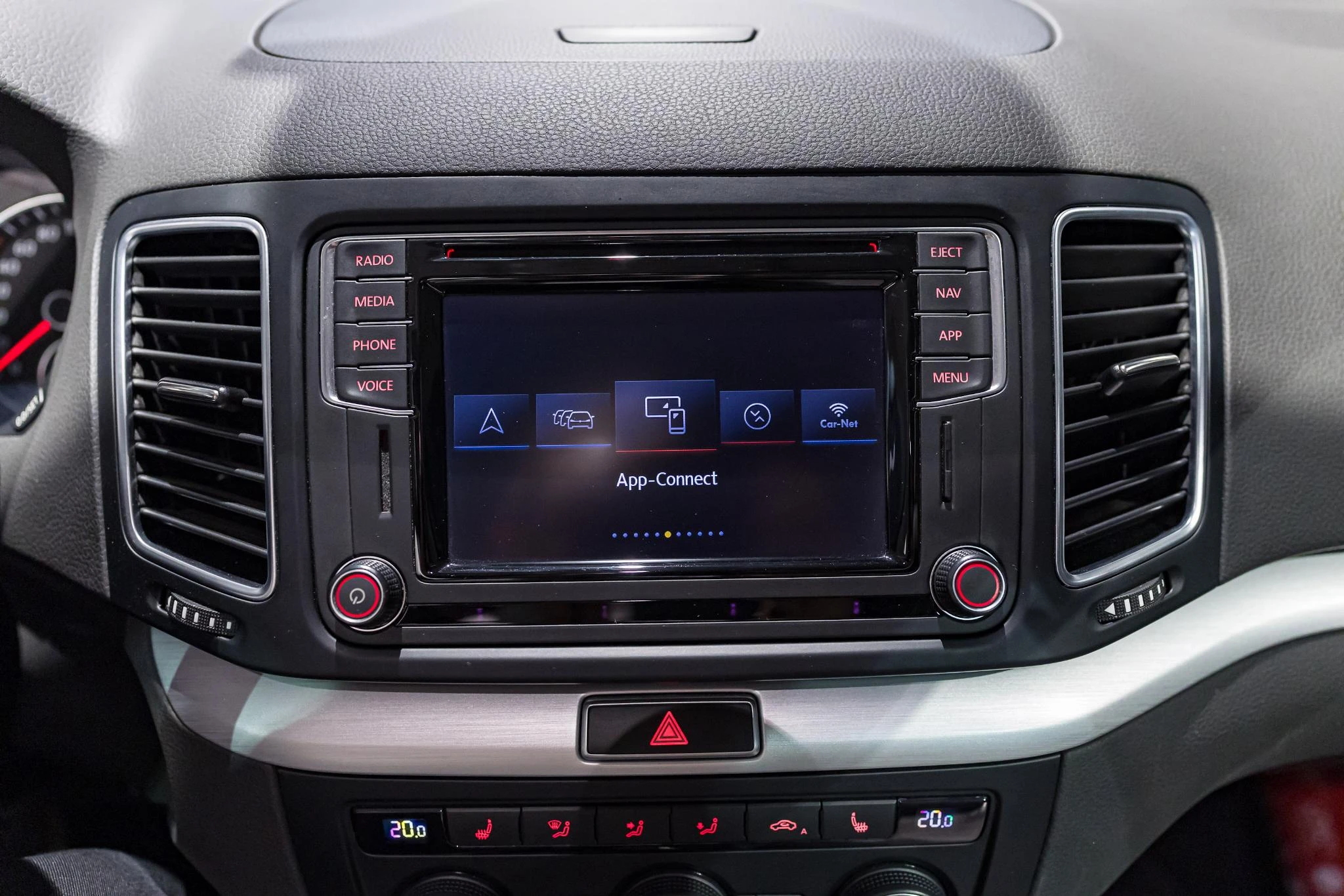 Volkswagen-Sharan-image-13