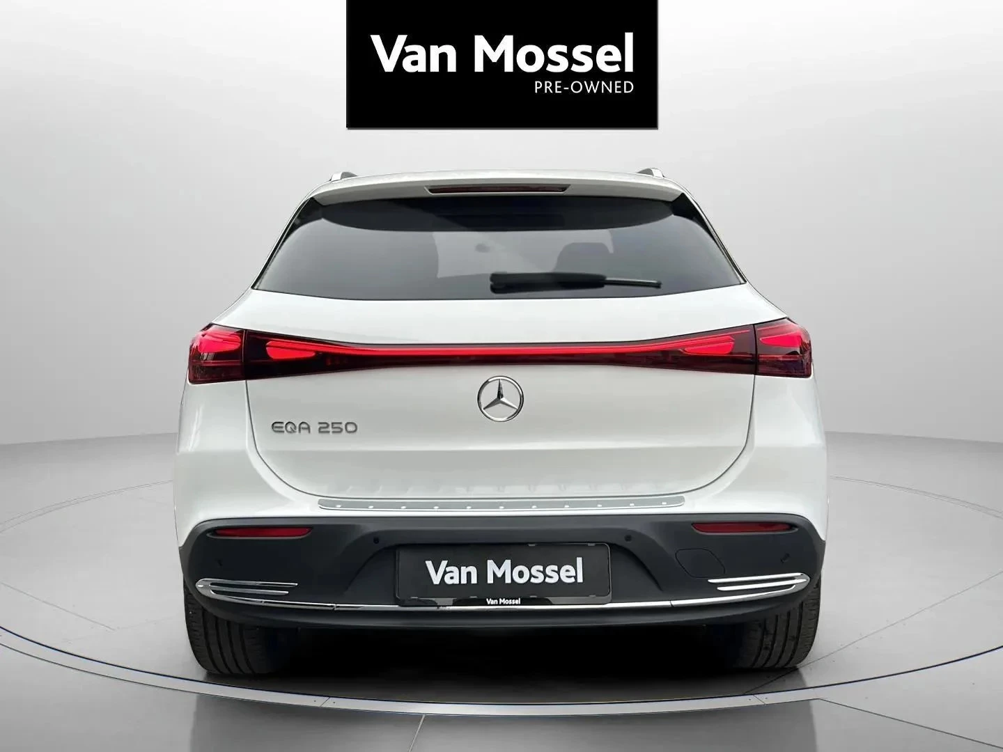 Mercedes-Benz-EQA-image-5