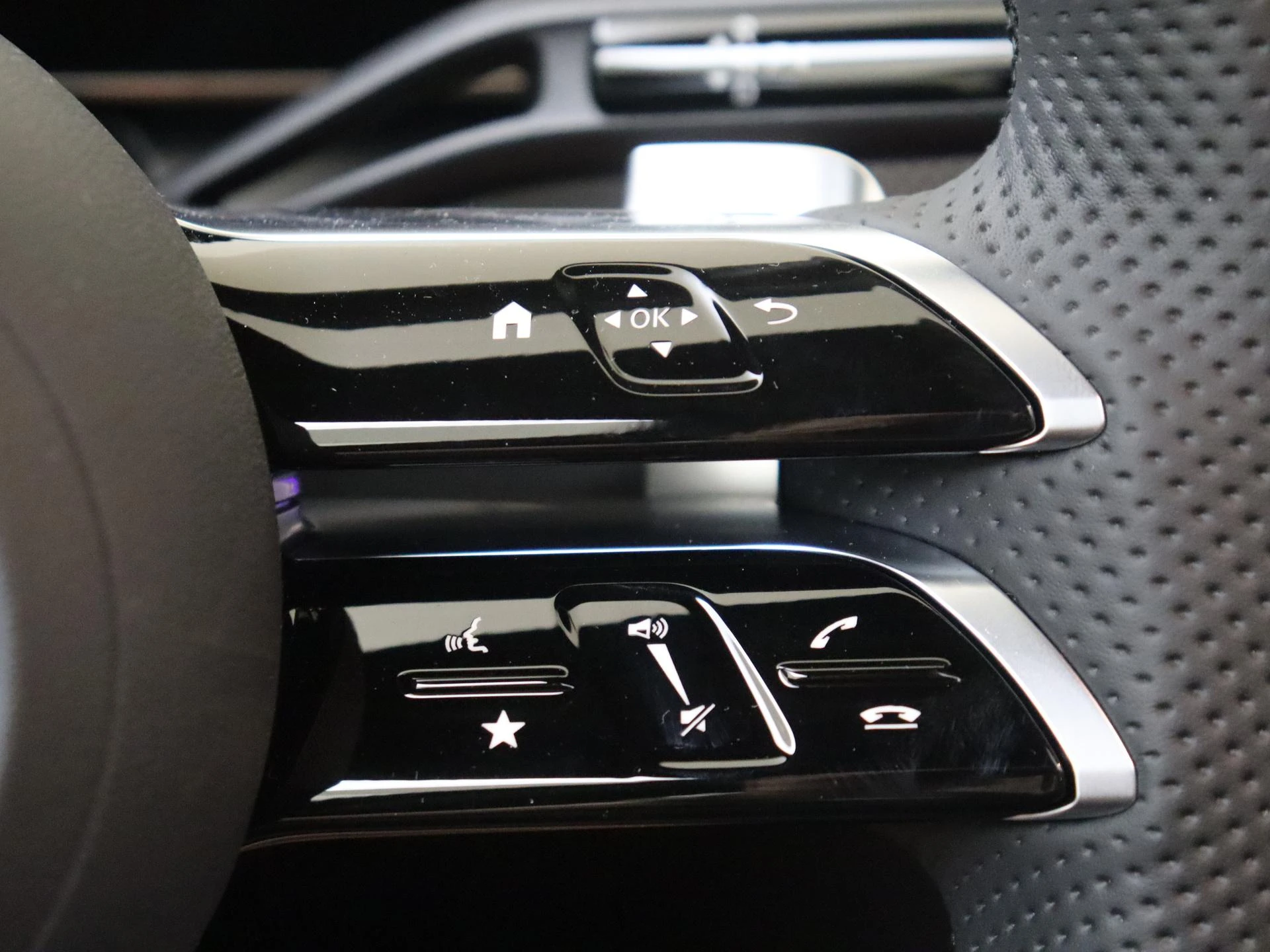 Mercedes-Benz-GLC-image-13