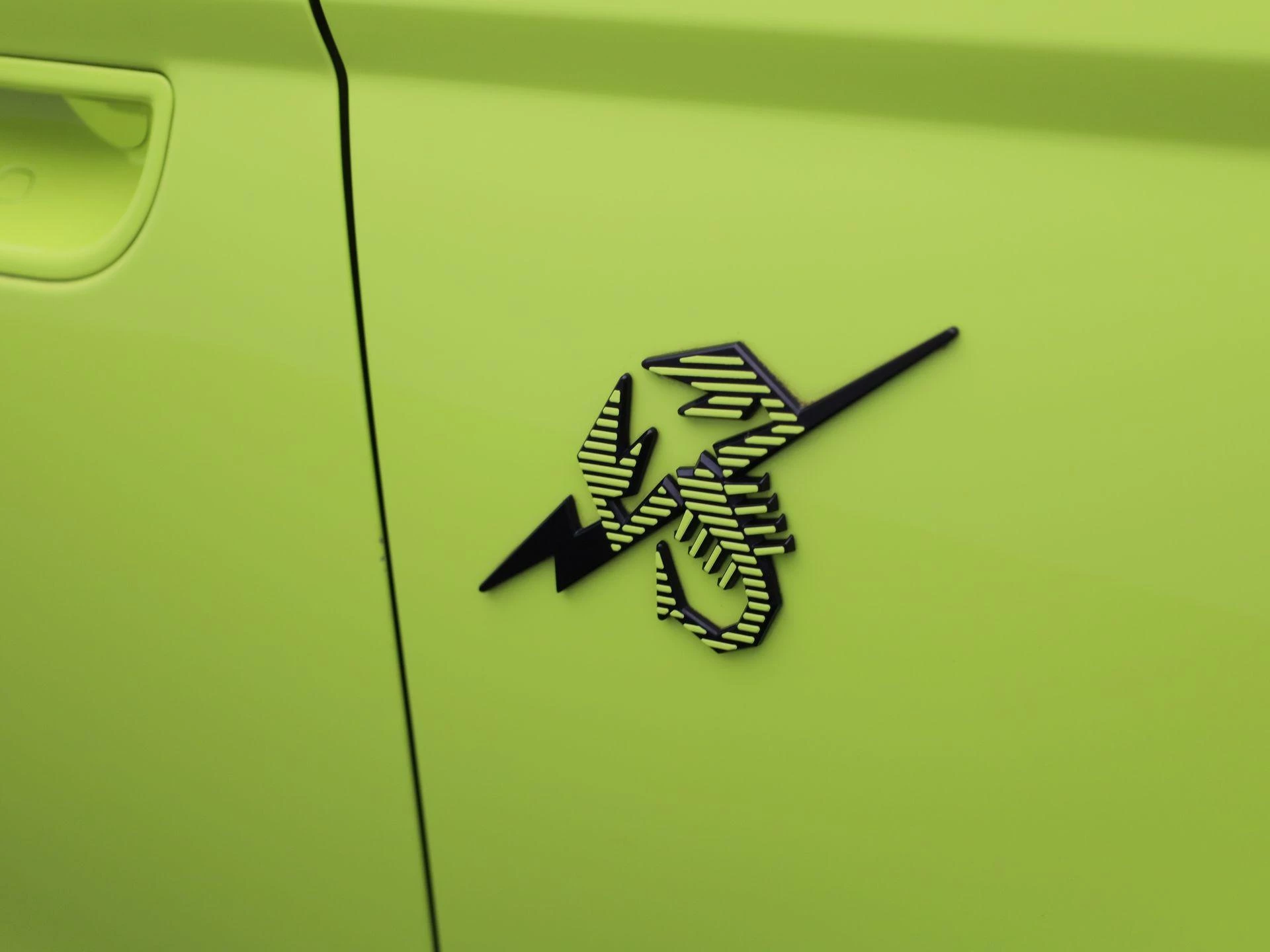 Abarth-500C-image-26