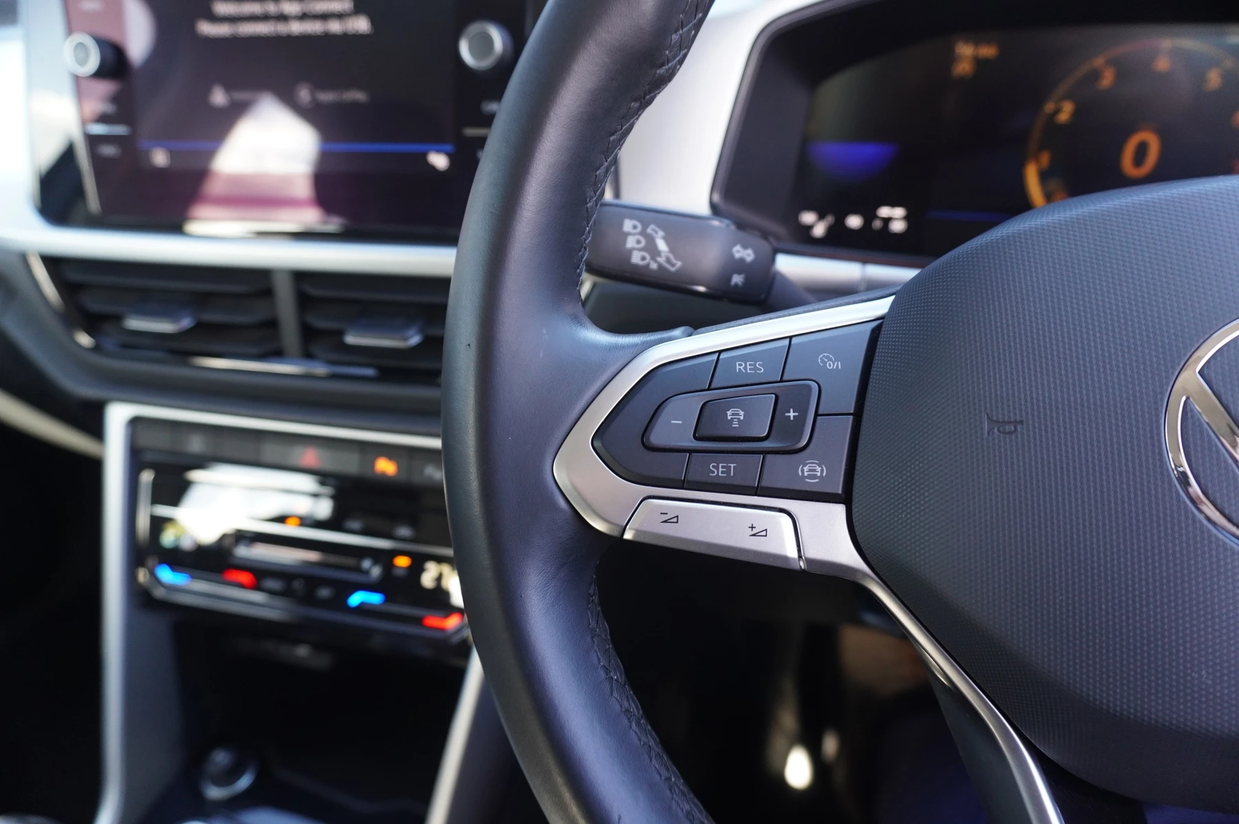 Volkswagen-T-Roc-image-22