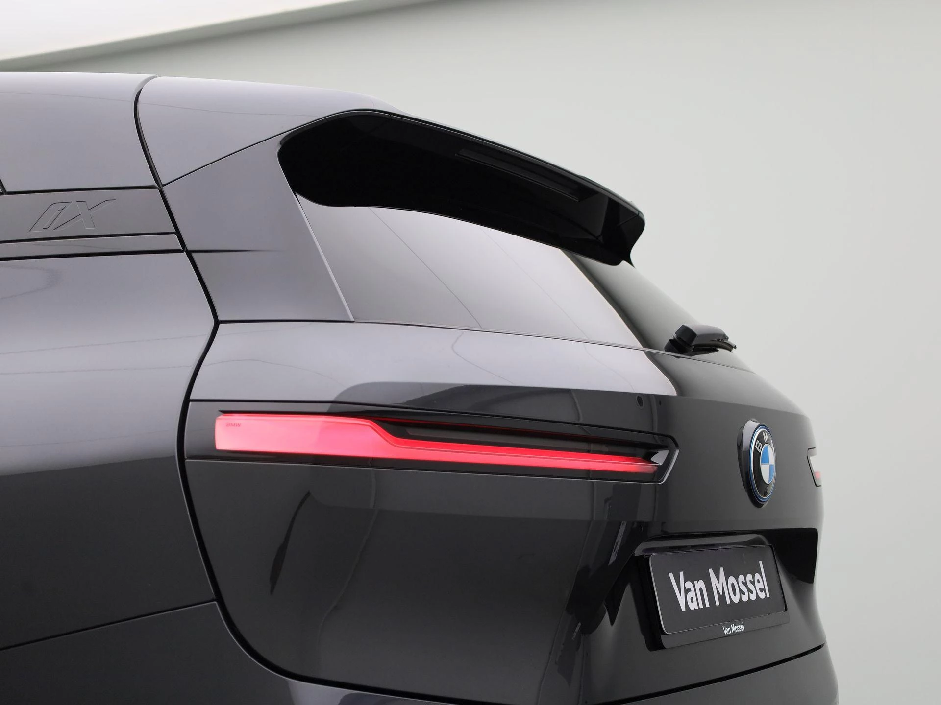 BMW-iX-image-16