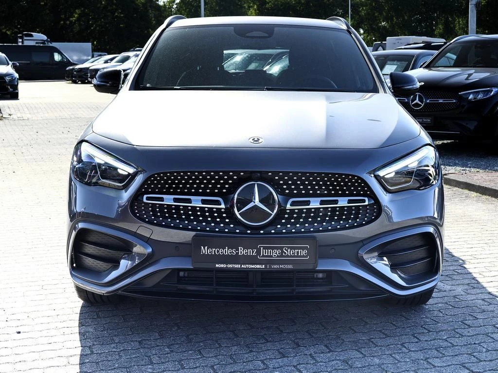 Mercedes-Benz-GLA 220 d-image-3