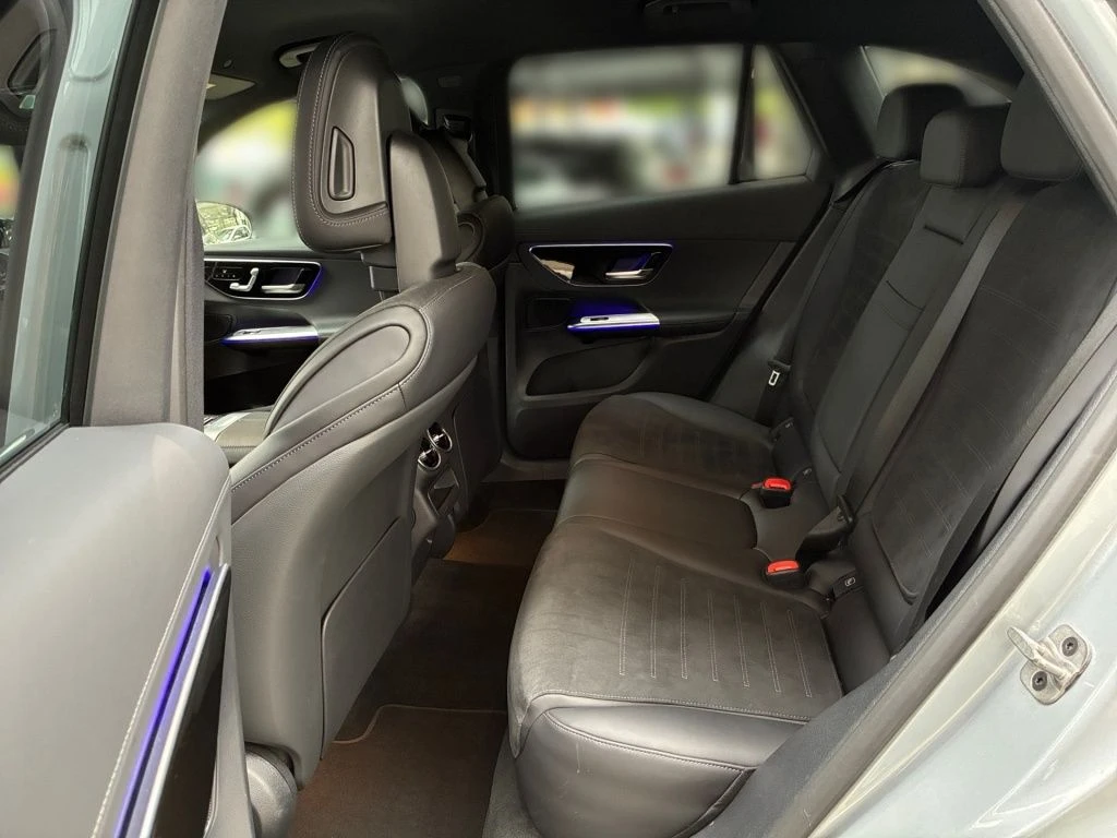 Mercedes-Benz-GLC 300 d-image-9
