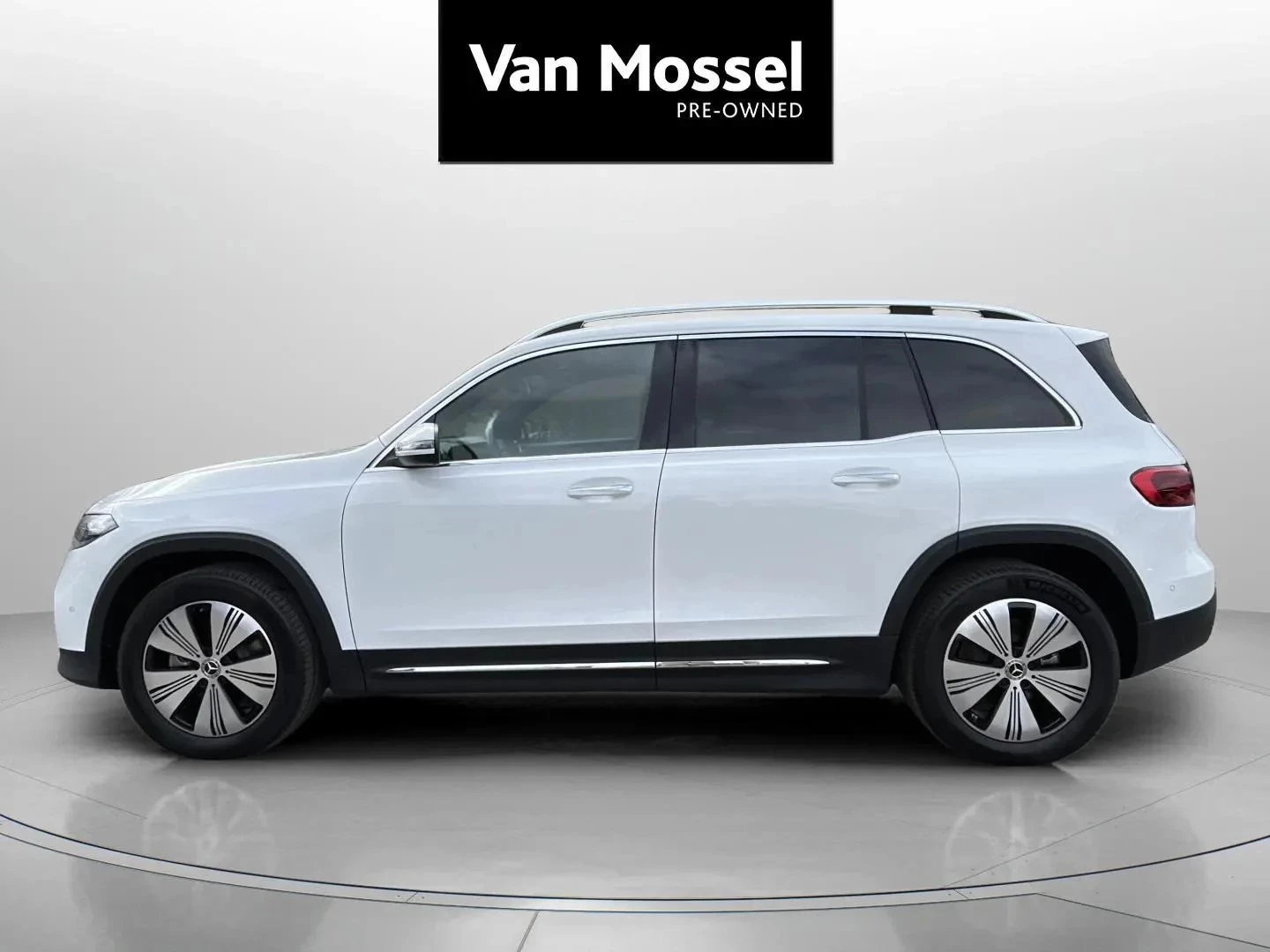 Mercedes-Benz-EQB-image-7