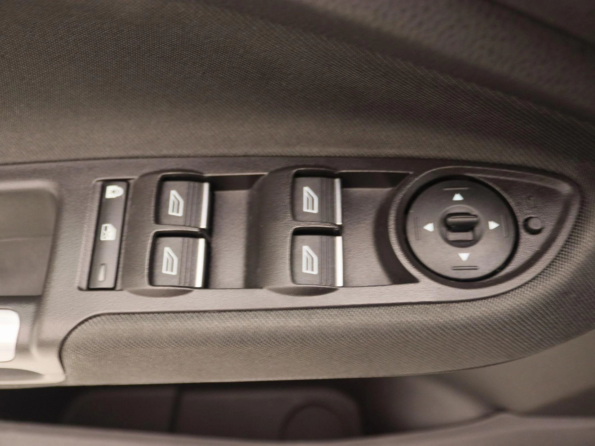 Ford-C-MAX-image-22