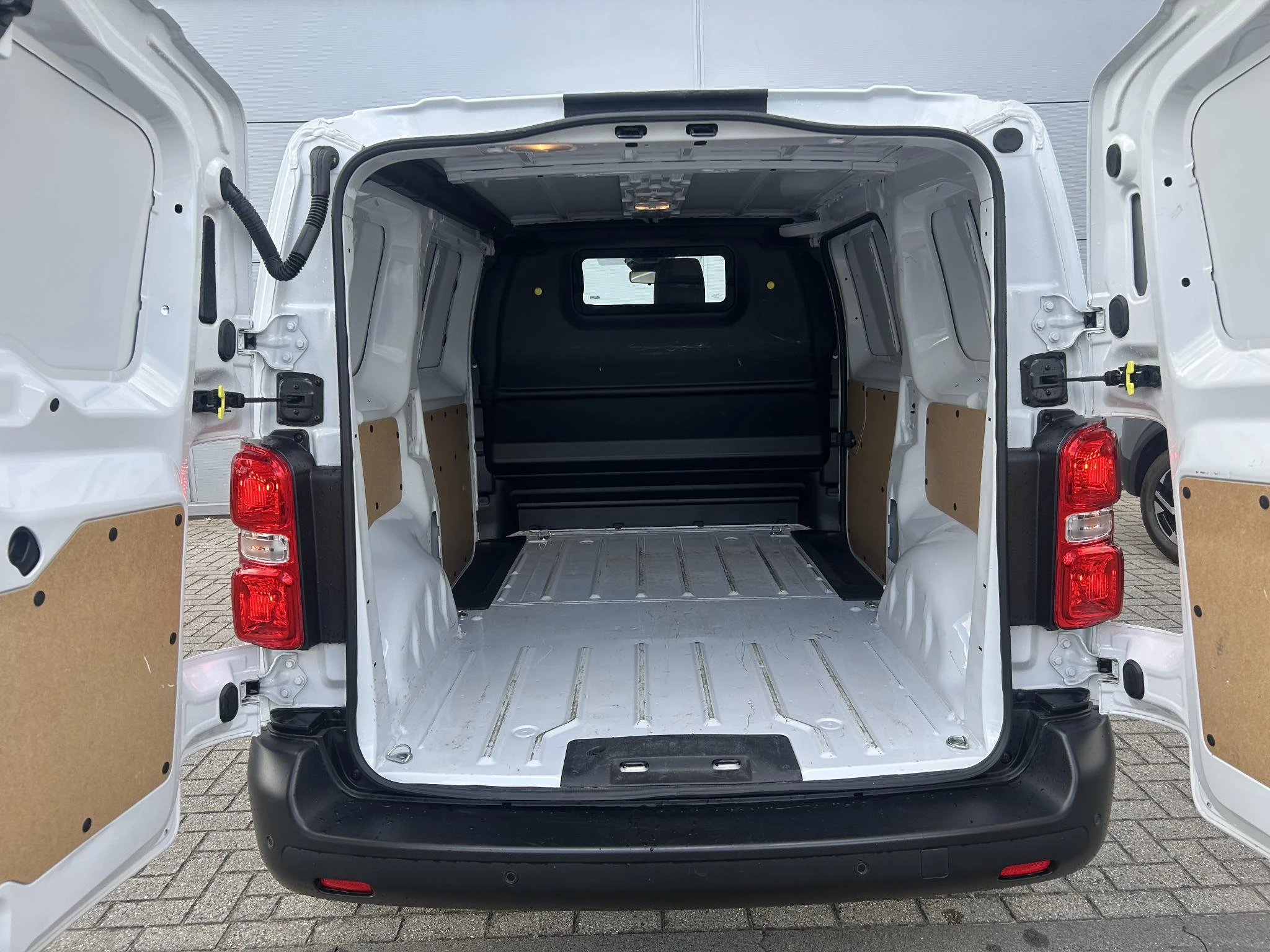 Peugeot e-Expert EV L2 75 kWh