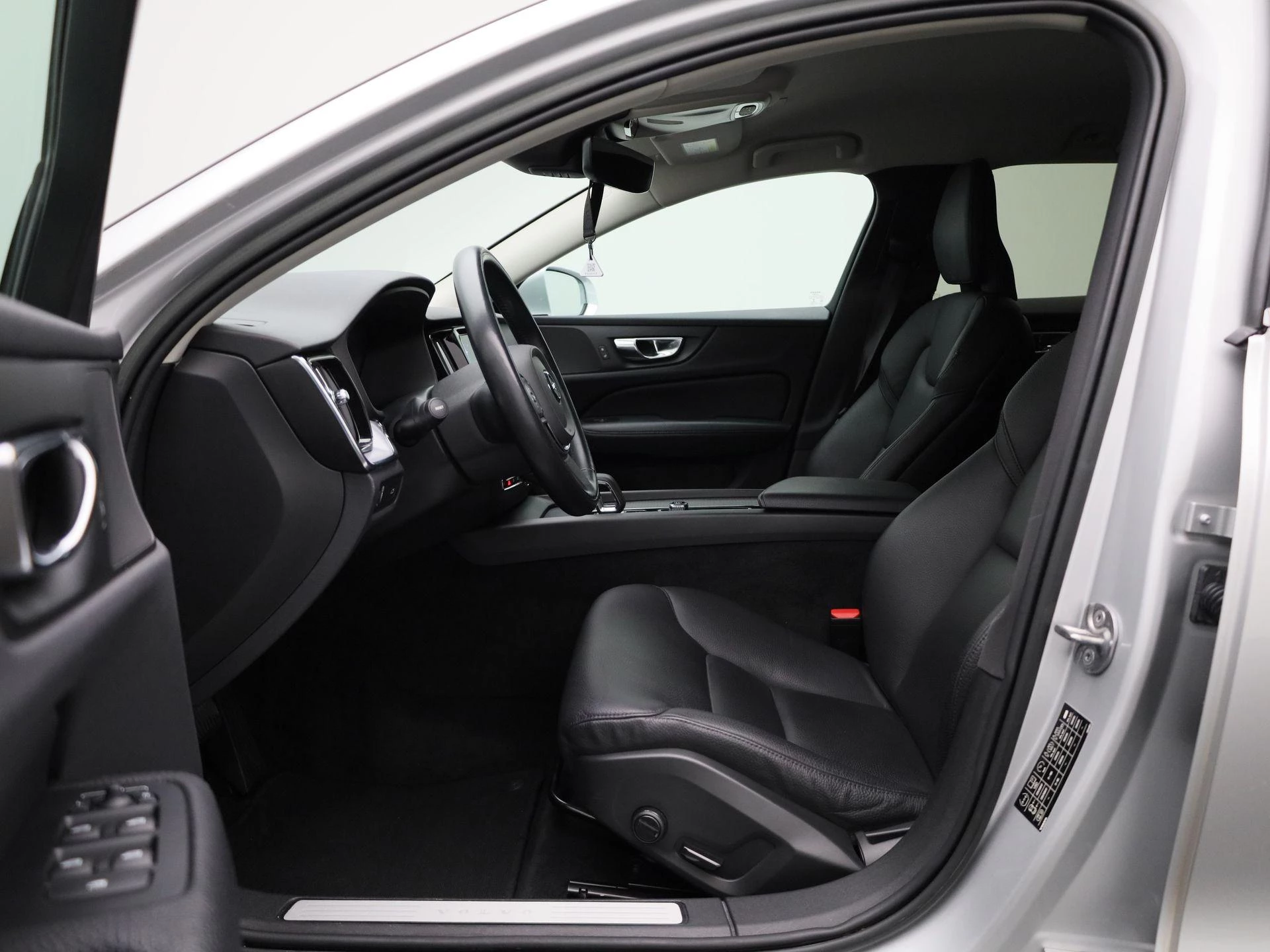 Volvo V60 B3 Geartronic Momentum Pro Camera | Cruise | PDC