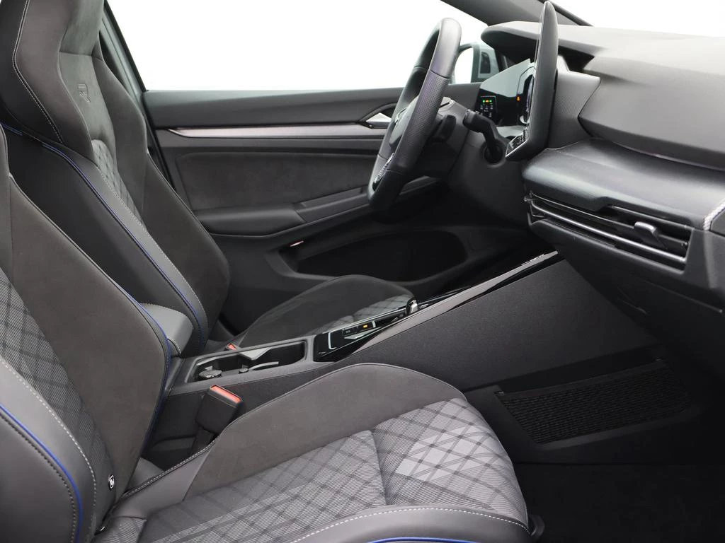 Volkswagen-Golf-image-11