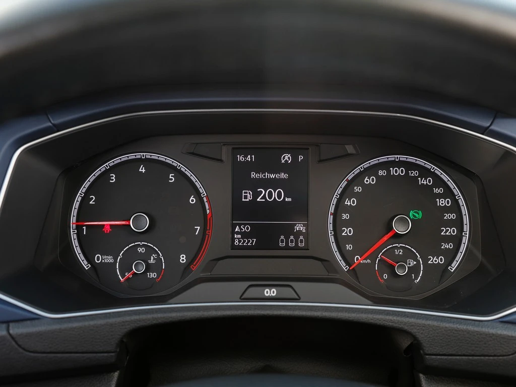 Volkswagen-T-Roc-image-13