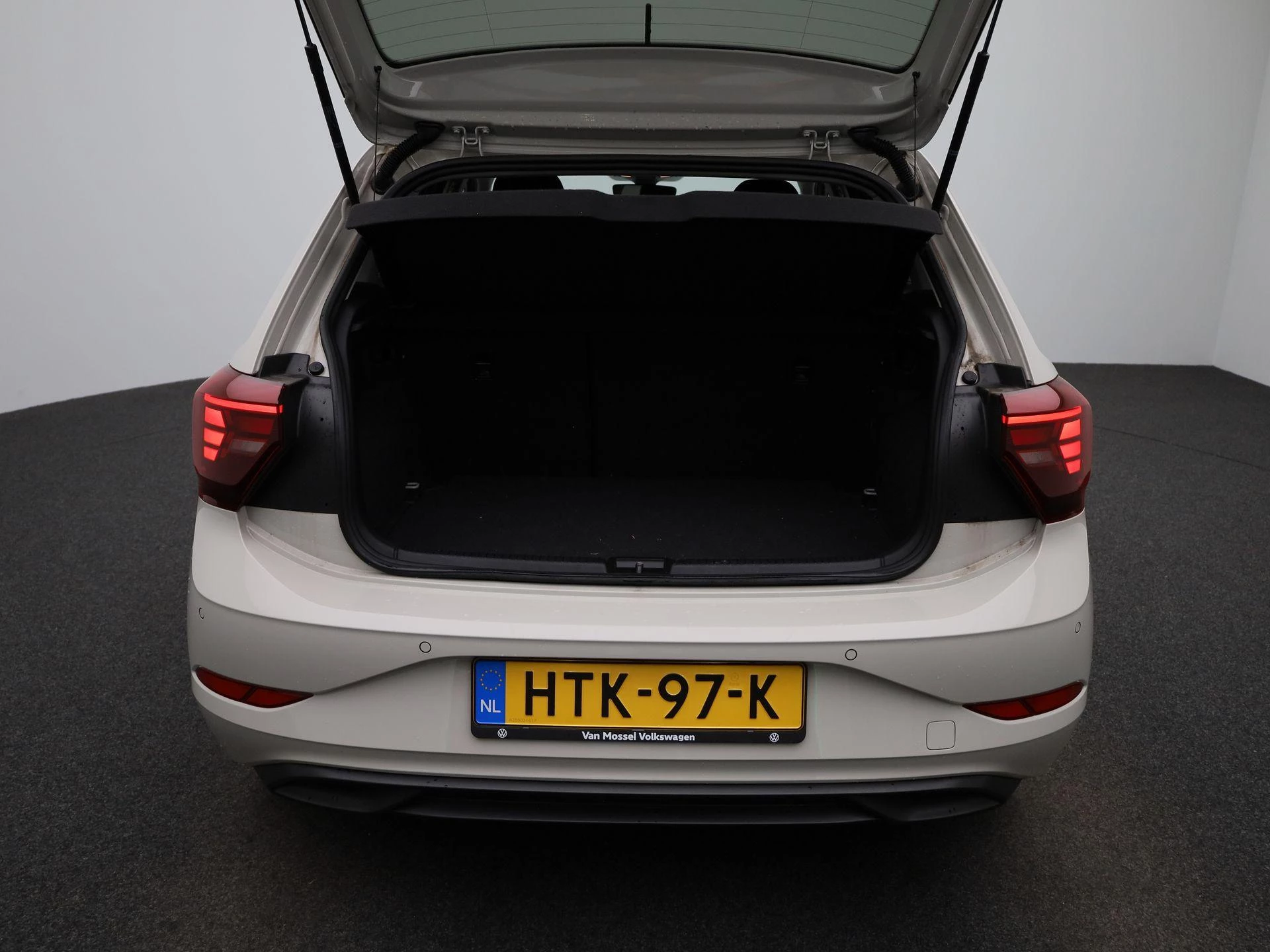 Volkswagen-Polo-image-11