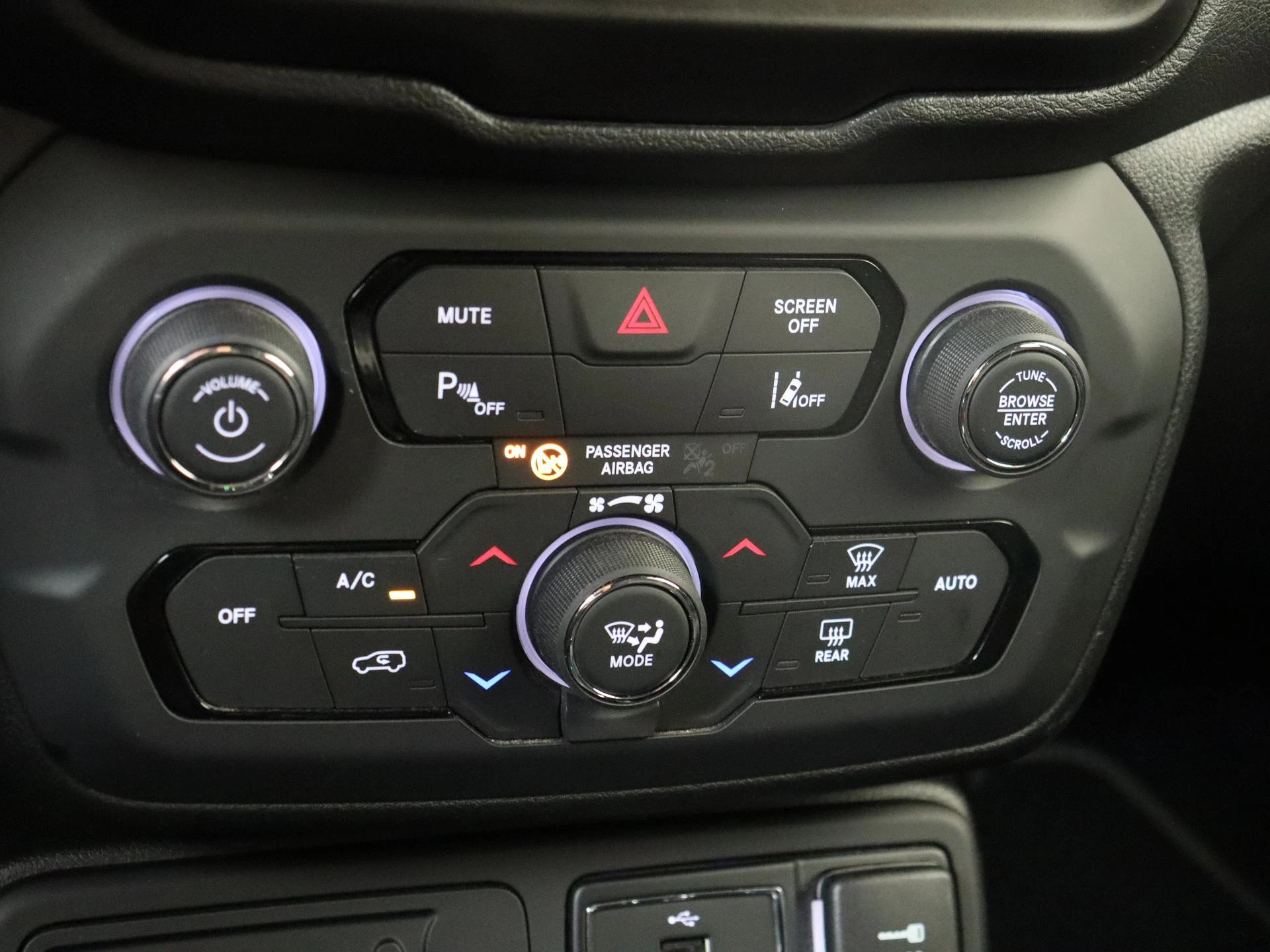 Jeep-Renegade-image-19