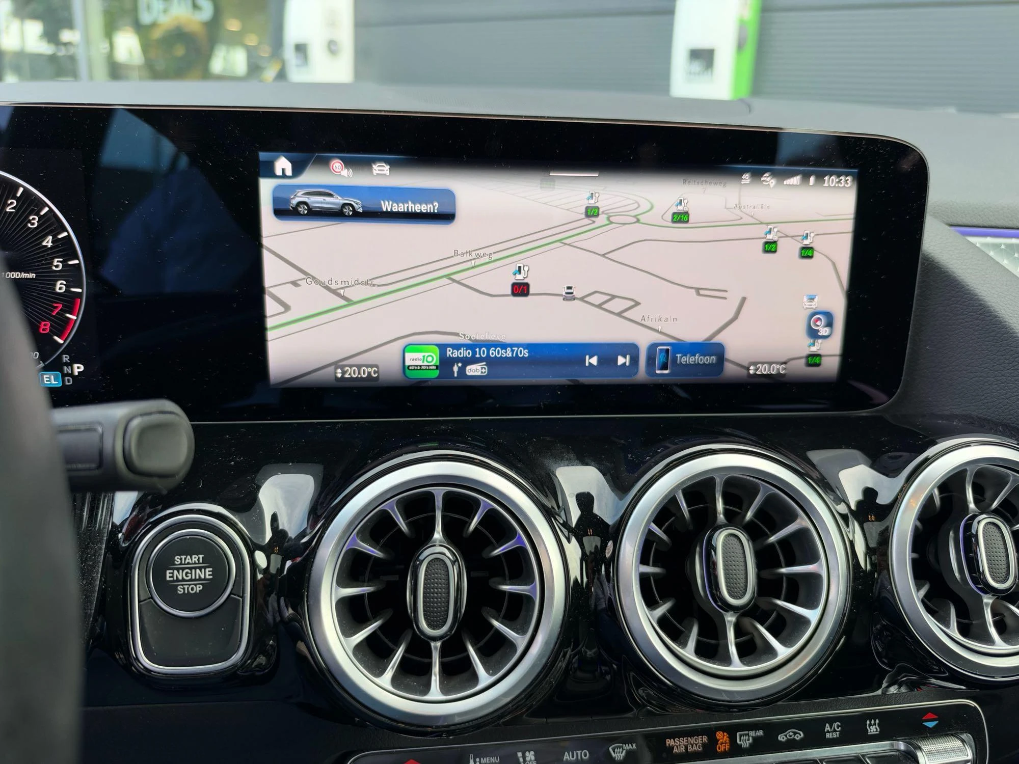 Mercedes-Benz-GLA-image-23