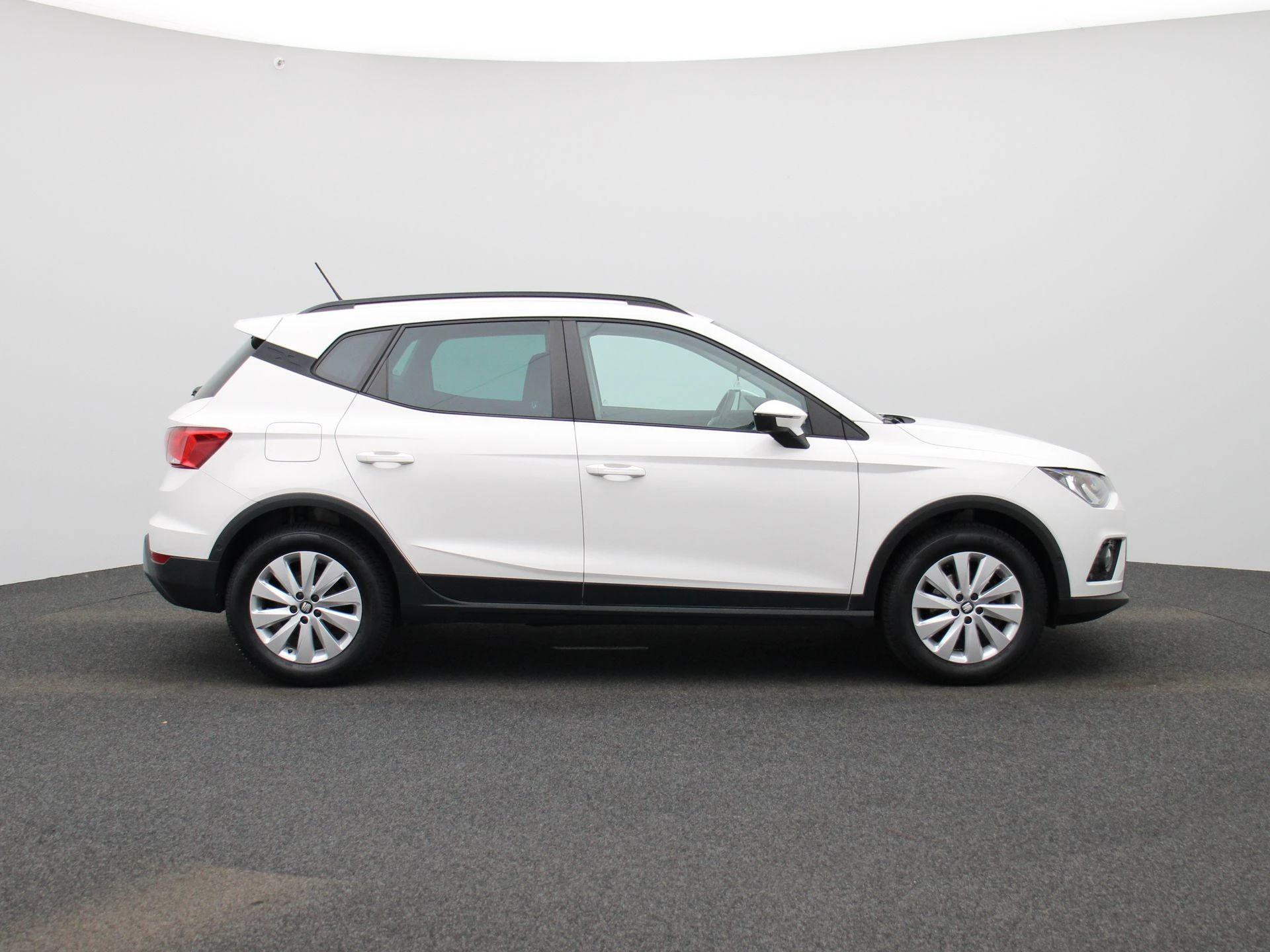 SEAT-Arona-image-5
