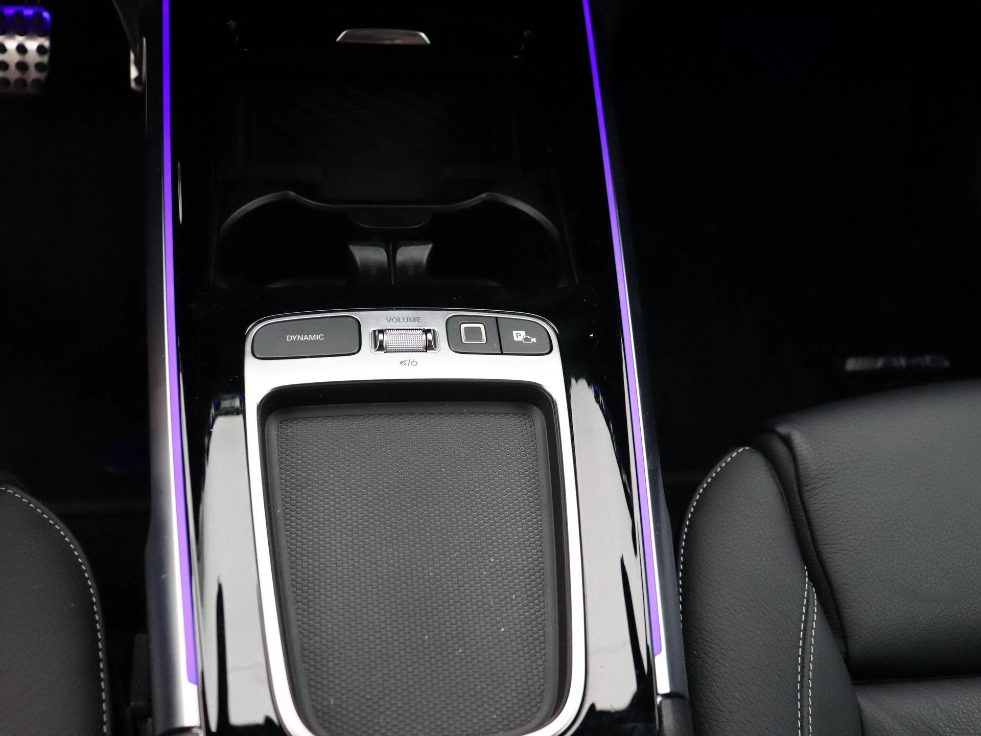 Mercedes-Benz EQB 350 4MATIC AMG Line + LEDER + PANO + BURMESTER + TREKHAAK + HEAD UP +