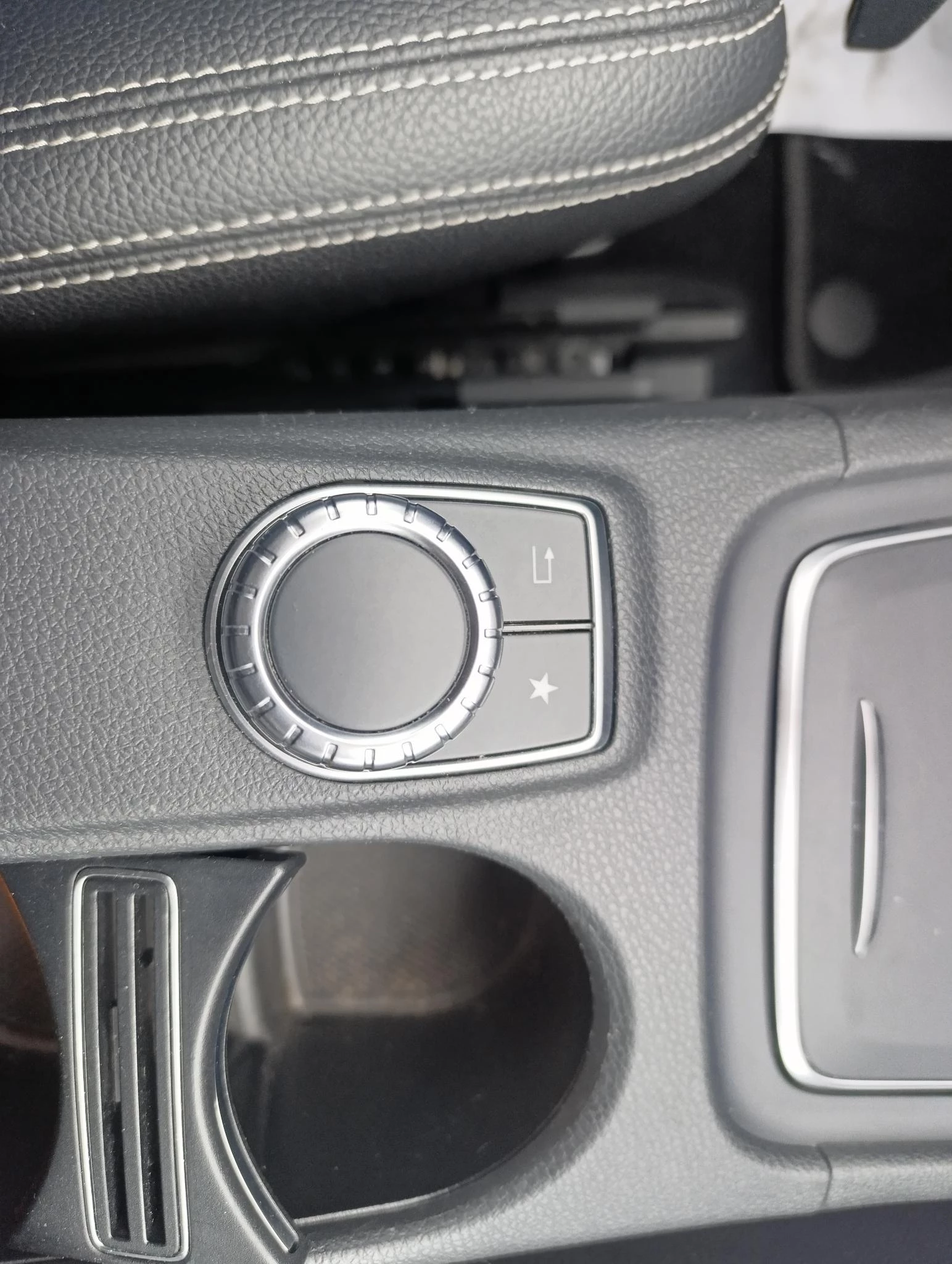 Mercedes-Benz-GLA-image-20