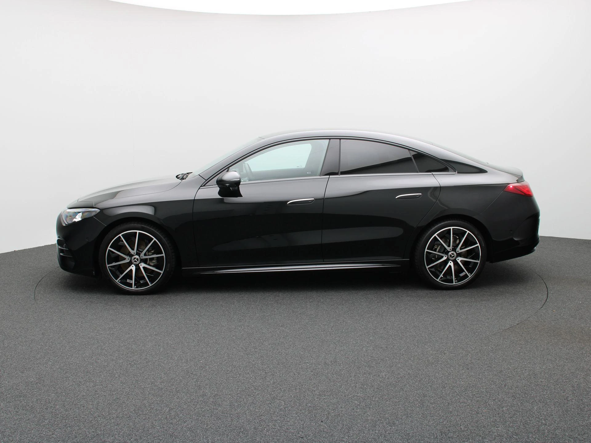 Mercedes-Benz-CLA-image-3