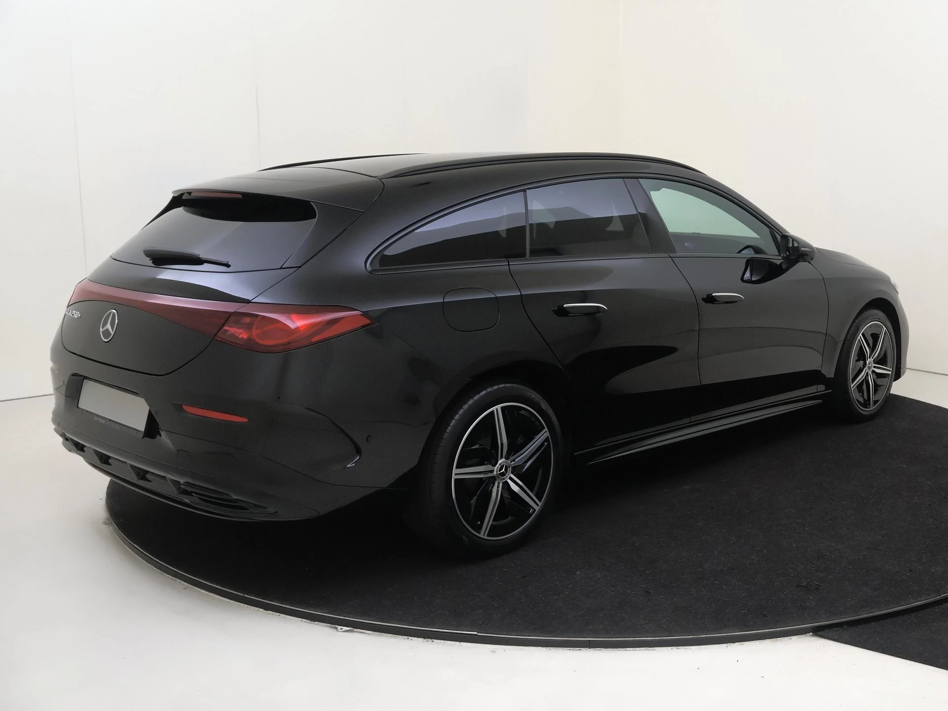 Mercedes-Benz-CLA-image-3