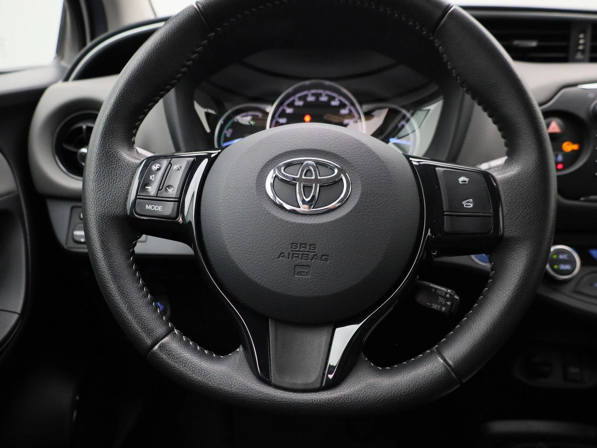 Toyota-Yaris-image-6