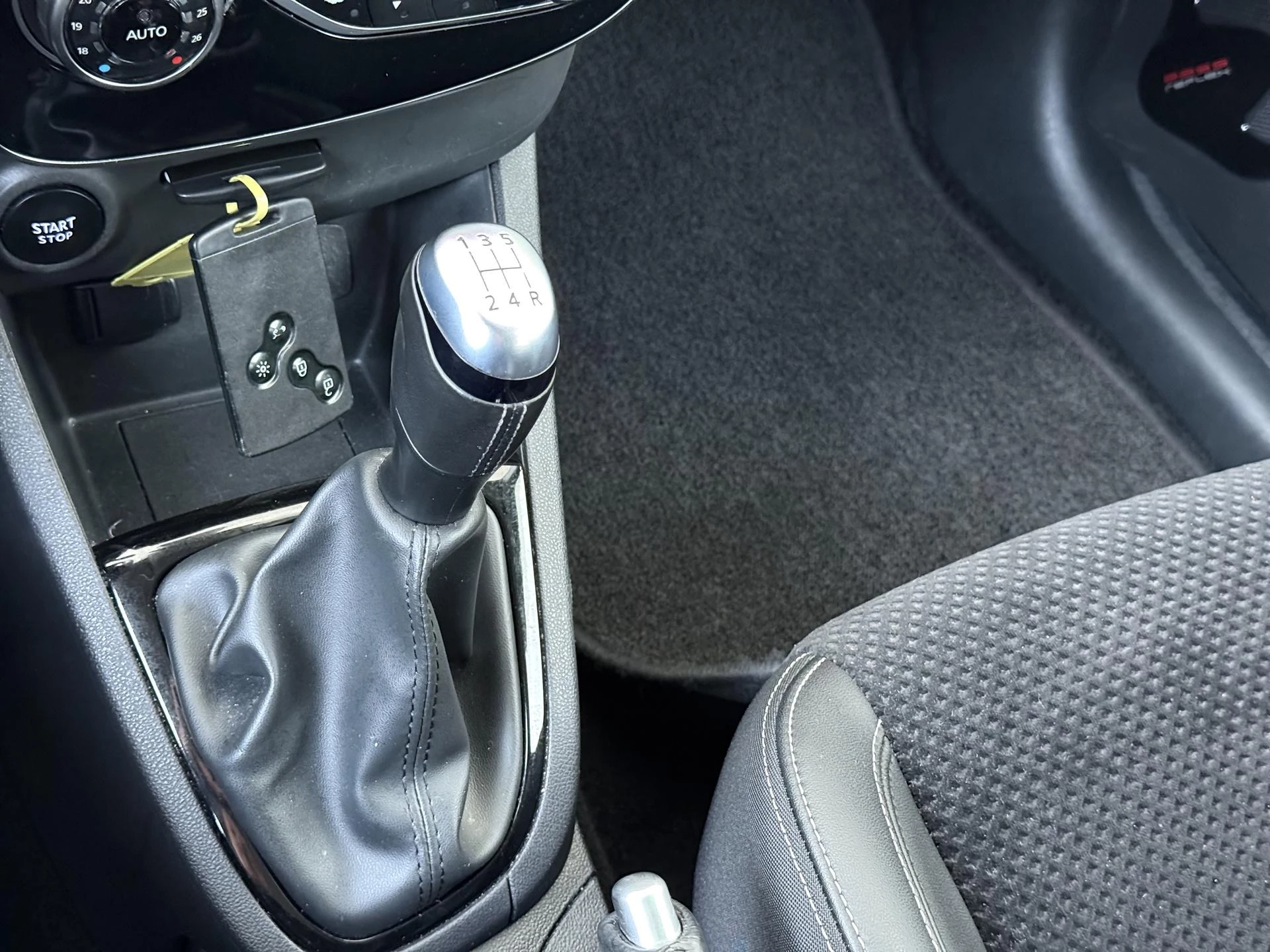 Renault-Clio-image-14