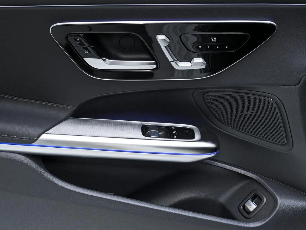 Mercedes-Benz-CLE 200-image-10