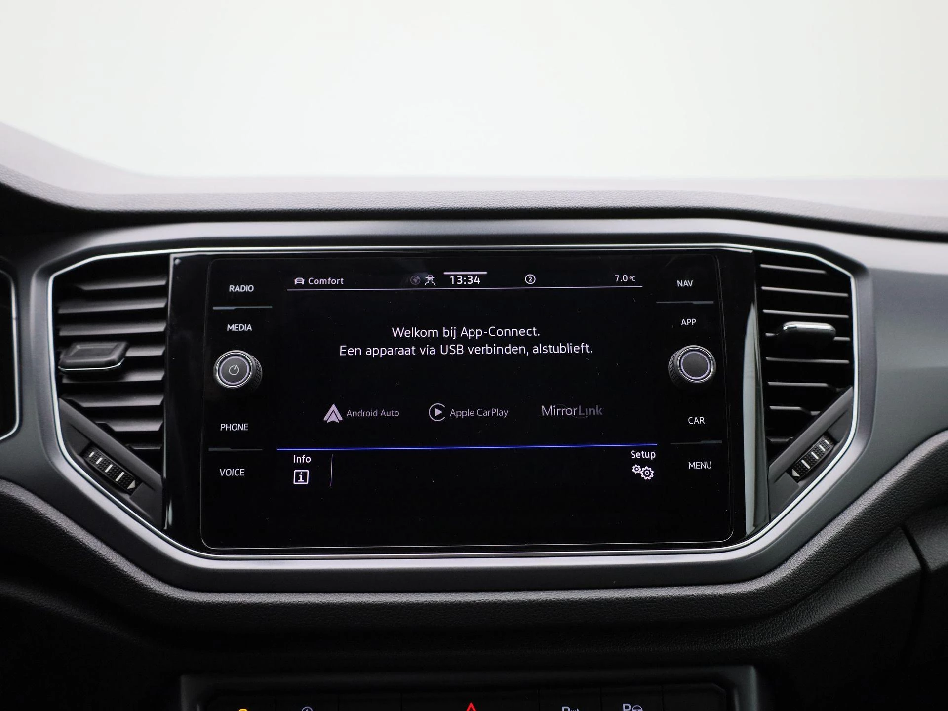 Volkswagen-T-Roc-image-28