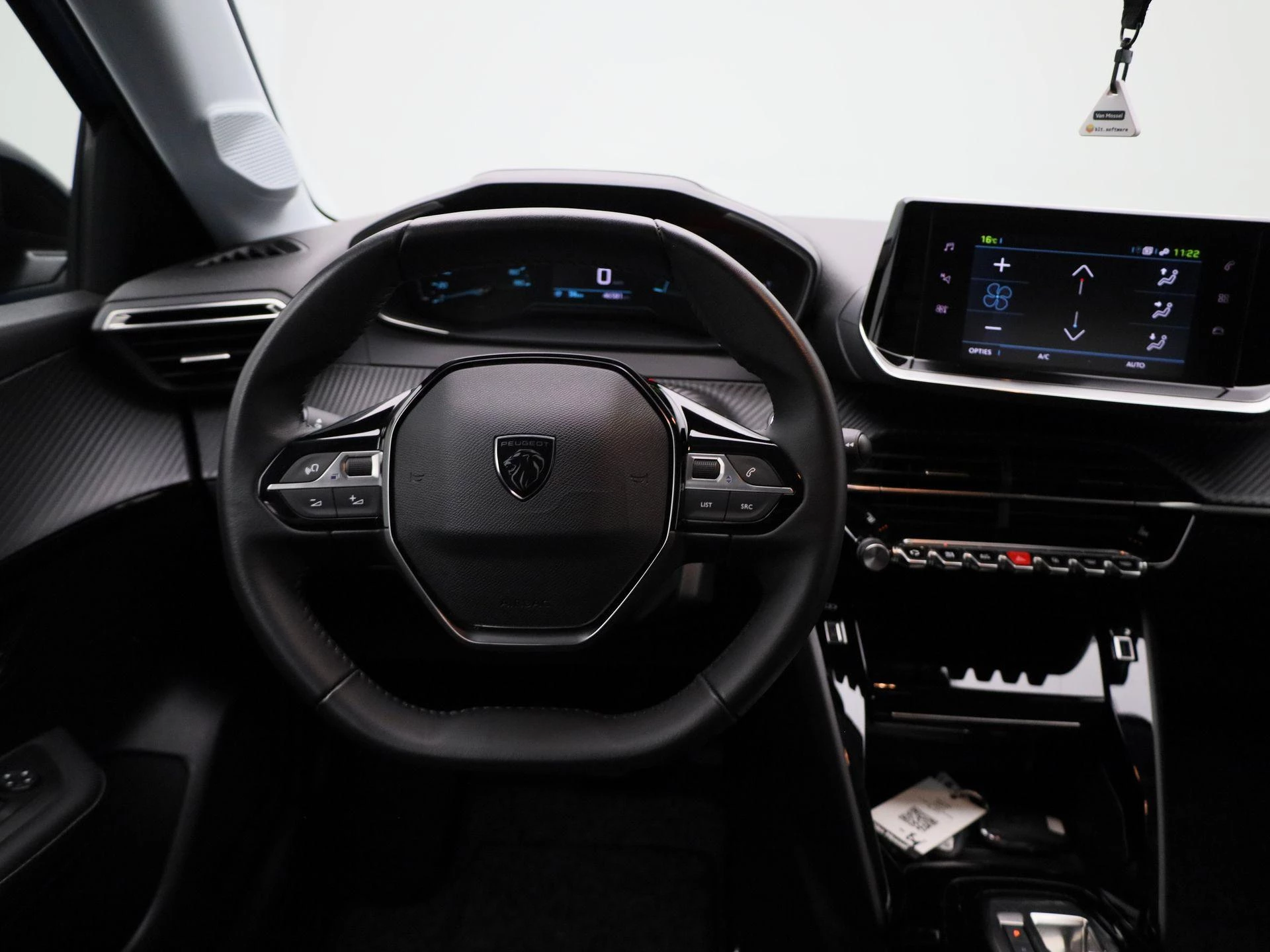 Peugeot-e-208-image-7