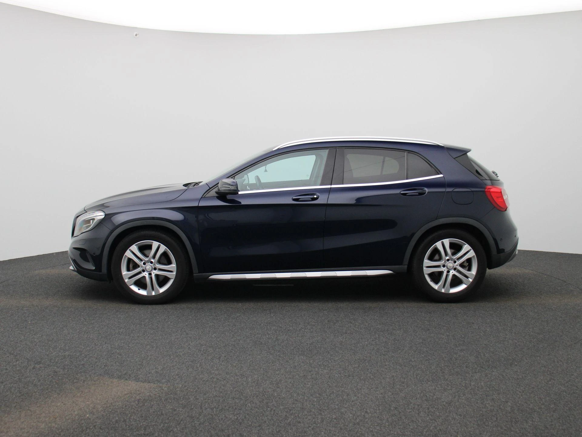 Mercedes-Benz-GLA-image-3