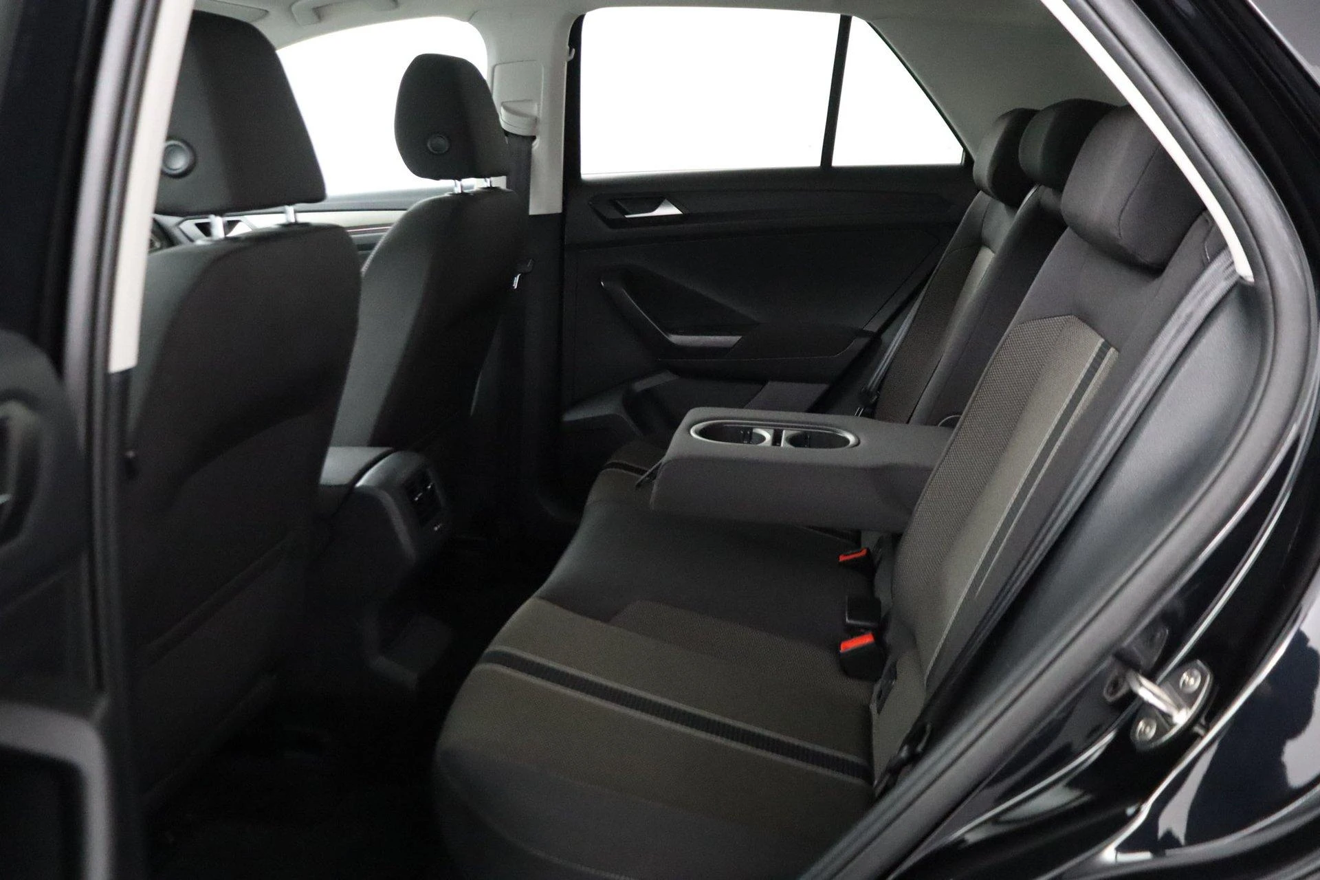 Volkswagen-T-Roc-image-36