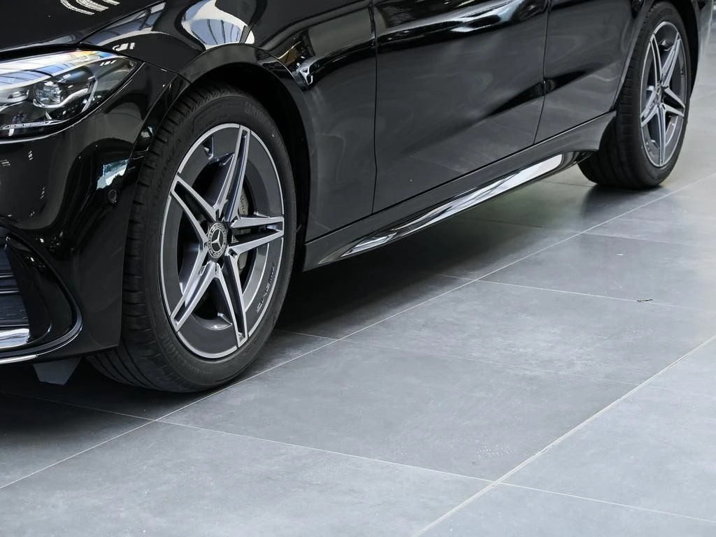 Mercedes-Benz-C-Klasse 300-image-6