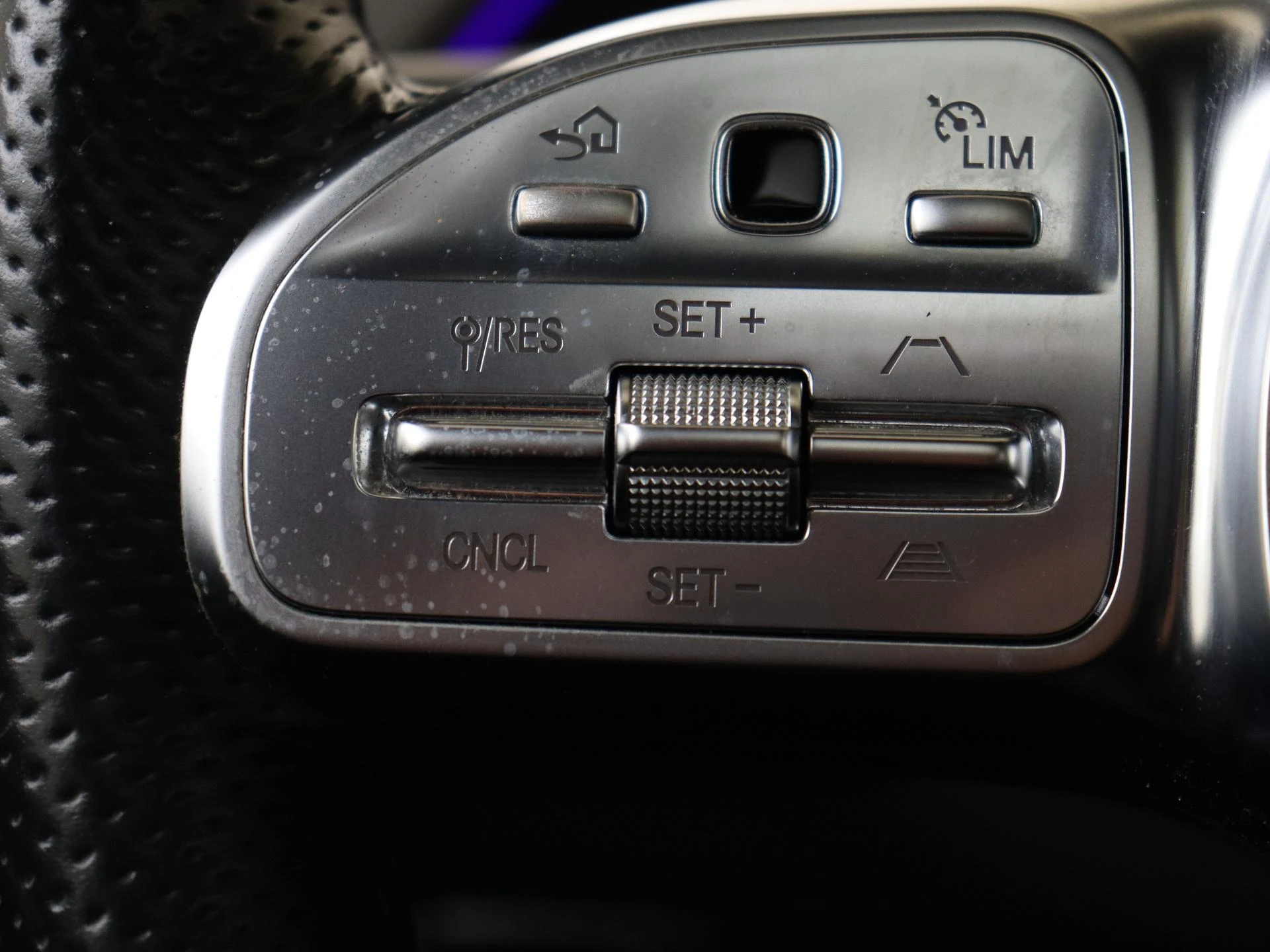 Mercedes-Benz-EQC-image-11