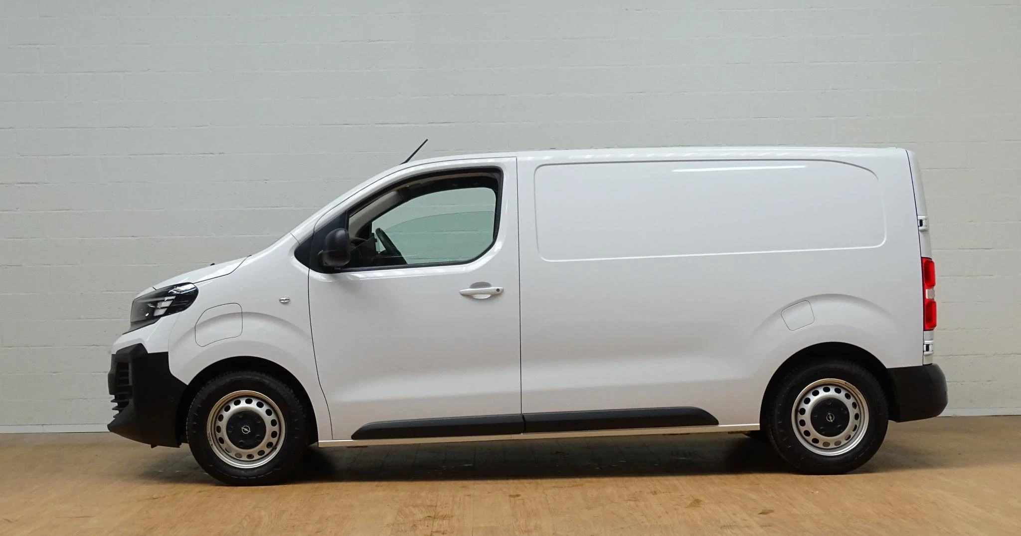 Opel-Vivaro-image-1