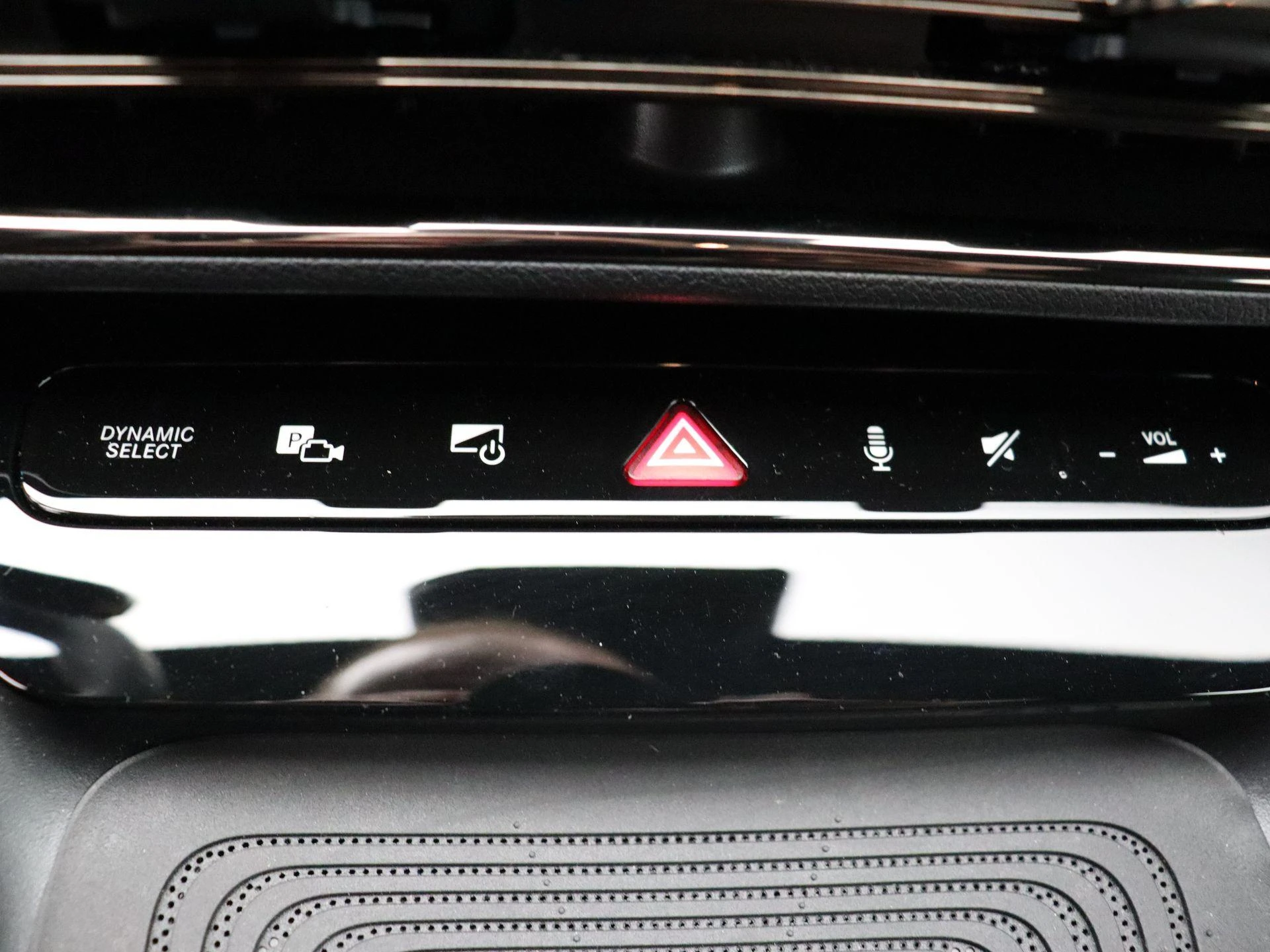 Mercedes-Benz-CLA-image-17