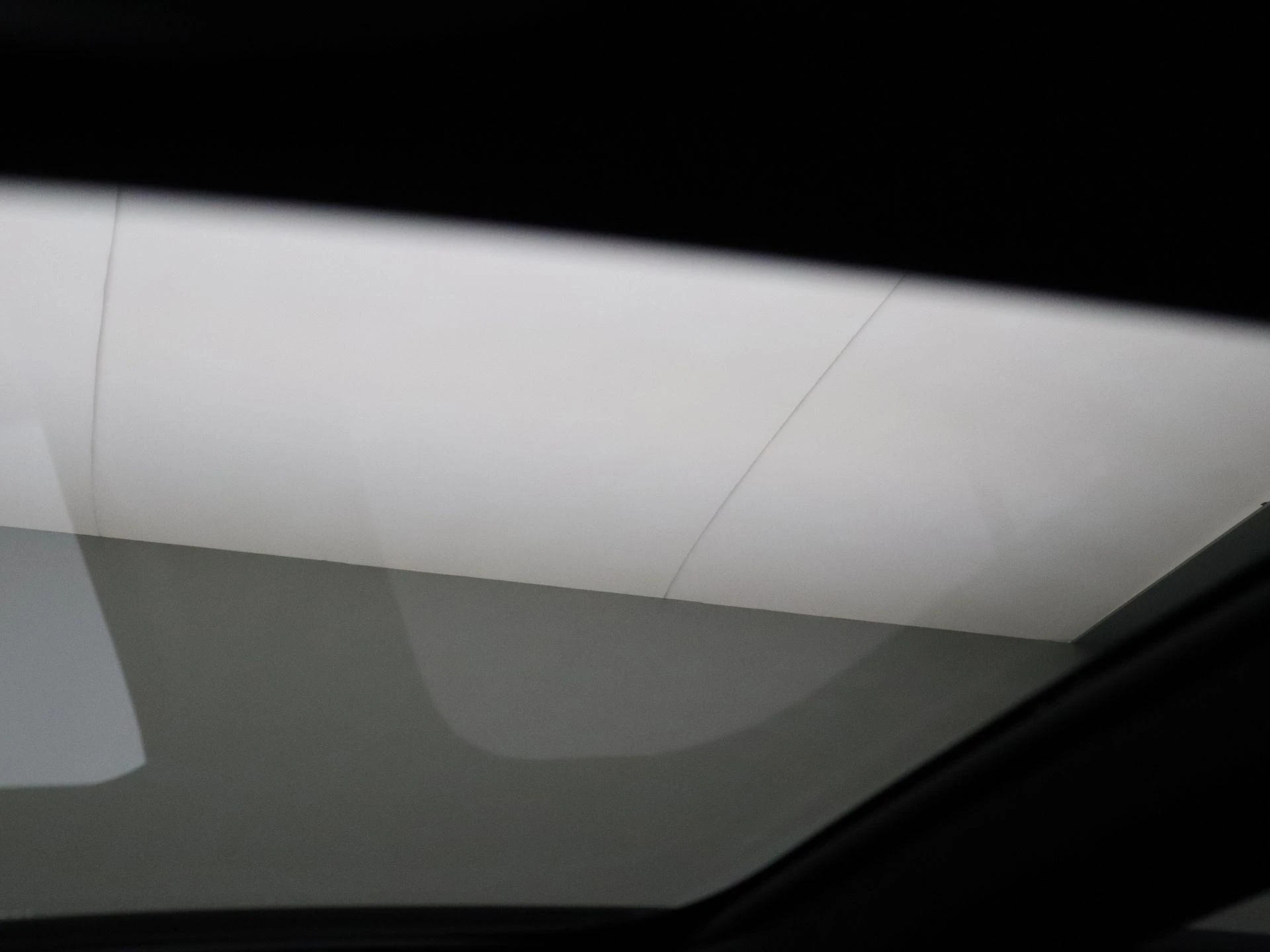 Mercedes-Benz-EQB-image-12