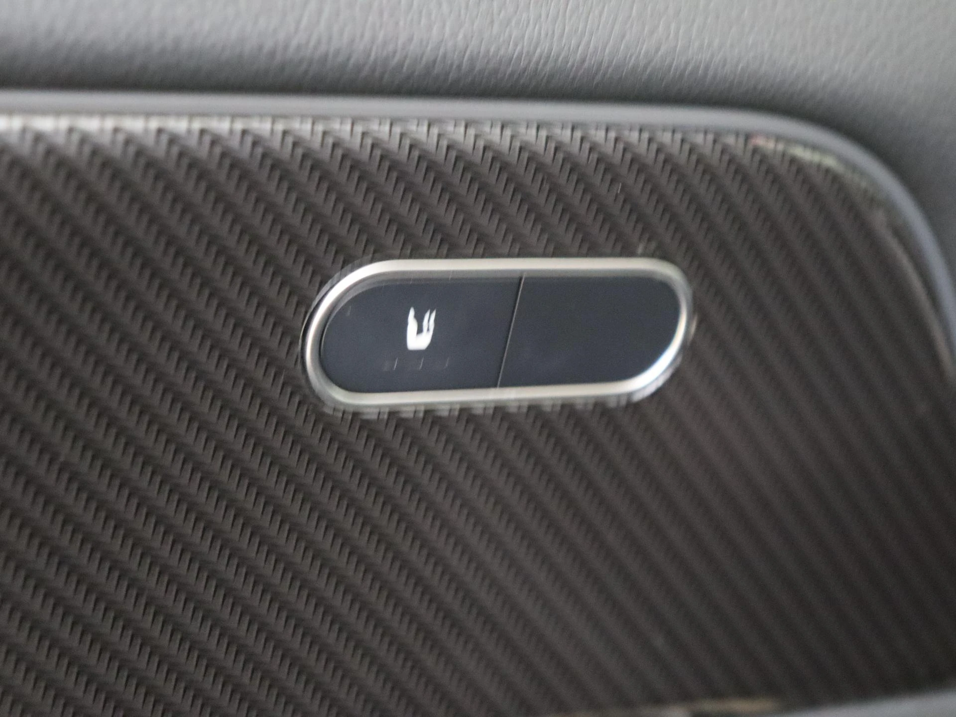 Mercedes-Benz-GLA-image-24
