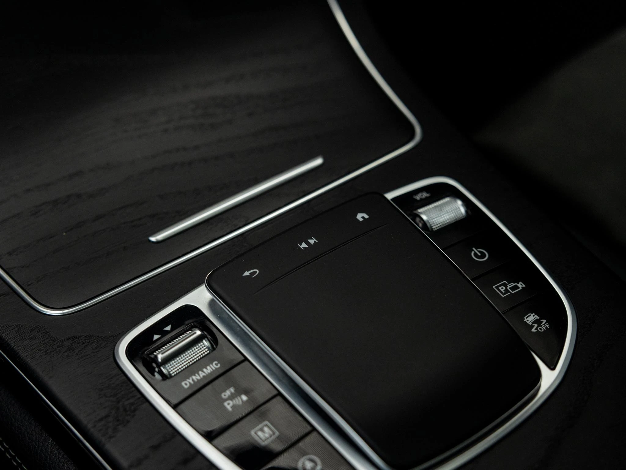 Mercedes-Benz-GLC-image-40