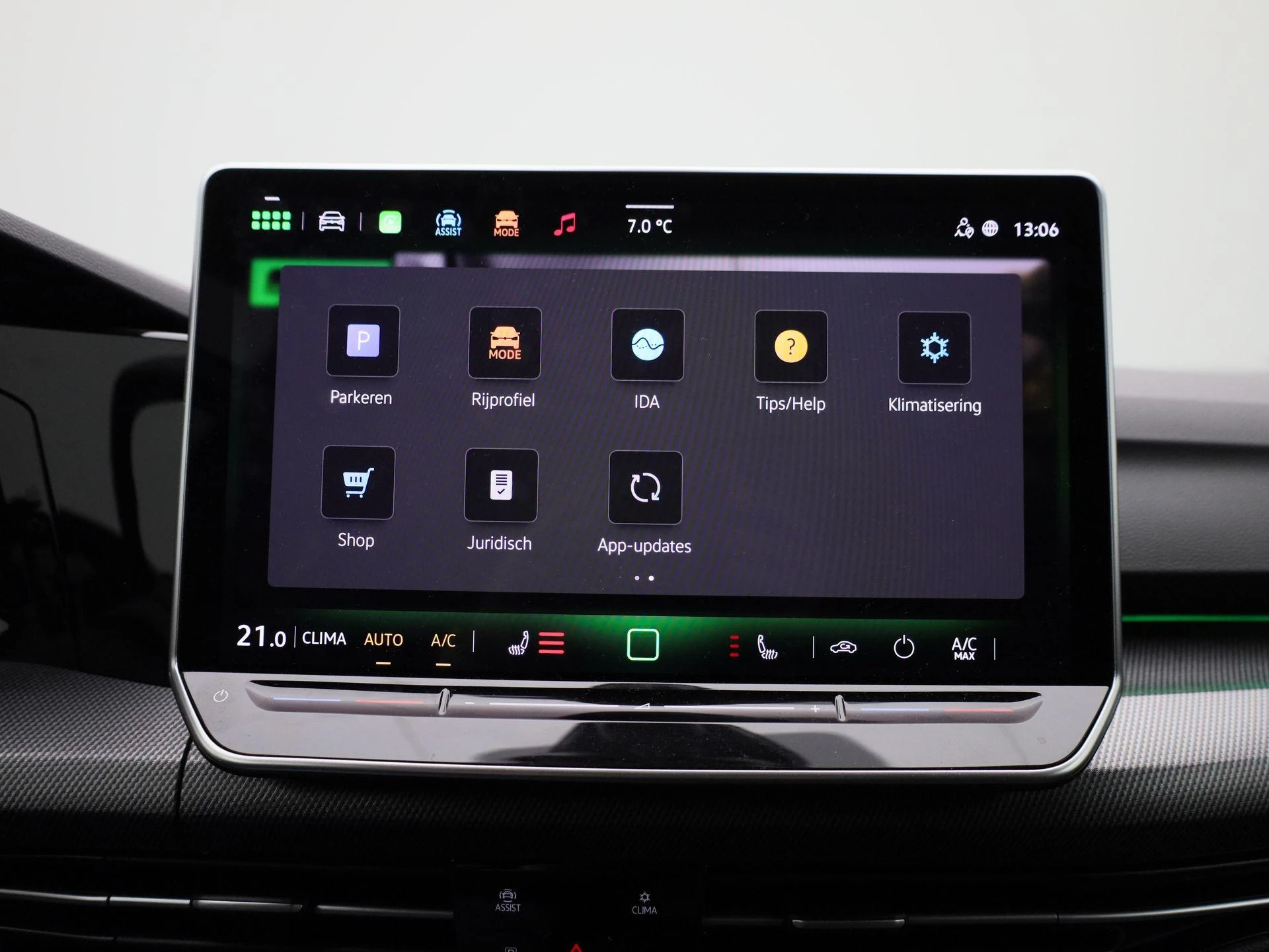 Volkswagen-Golf-image-28