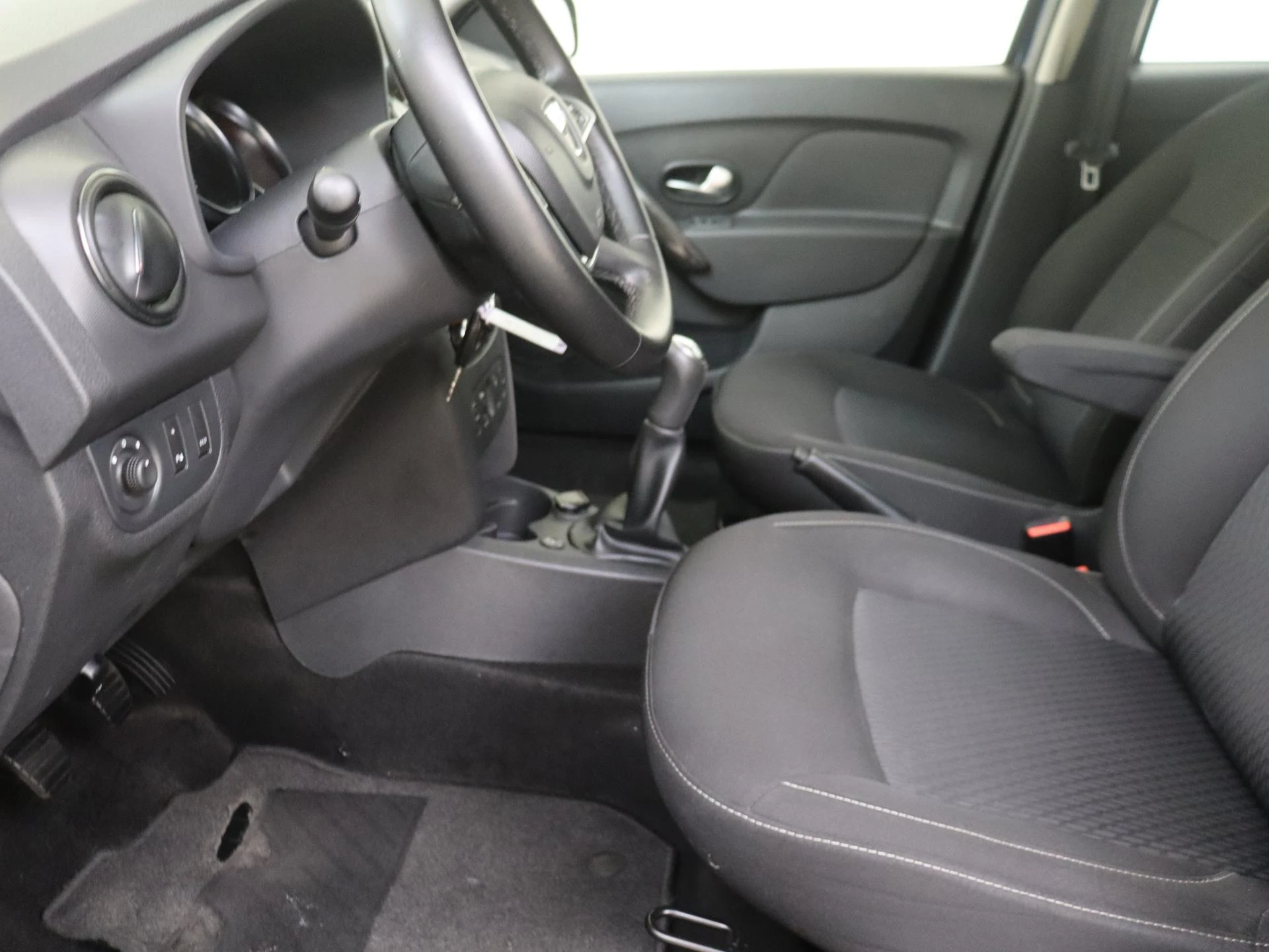 Dacia-Logan-image-14