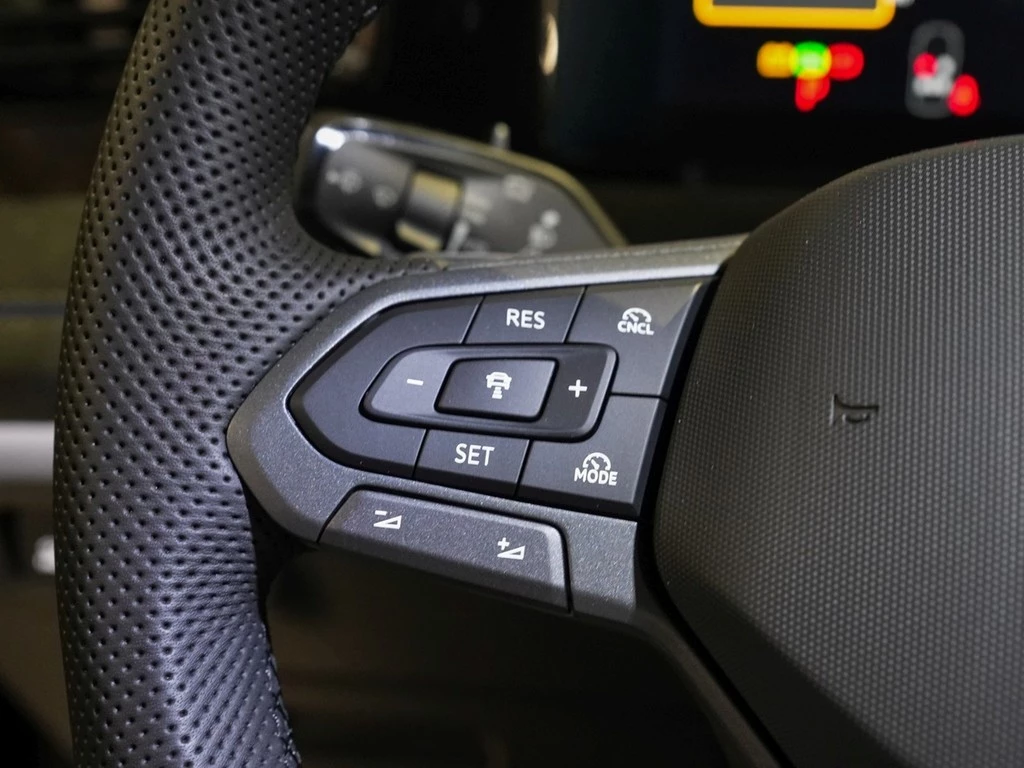 Volkswagen Tiguan 2,0 l TDI DSG R-Line VAL VSA