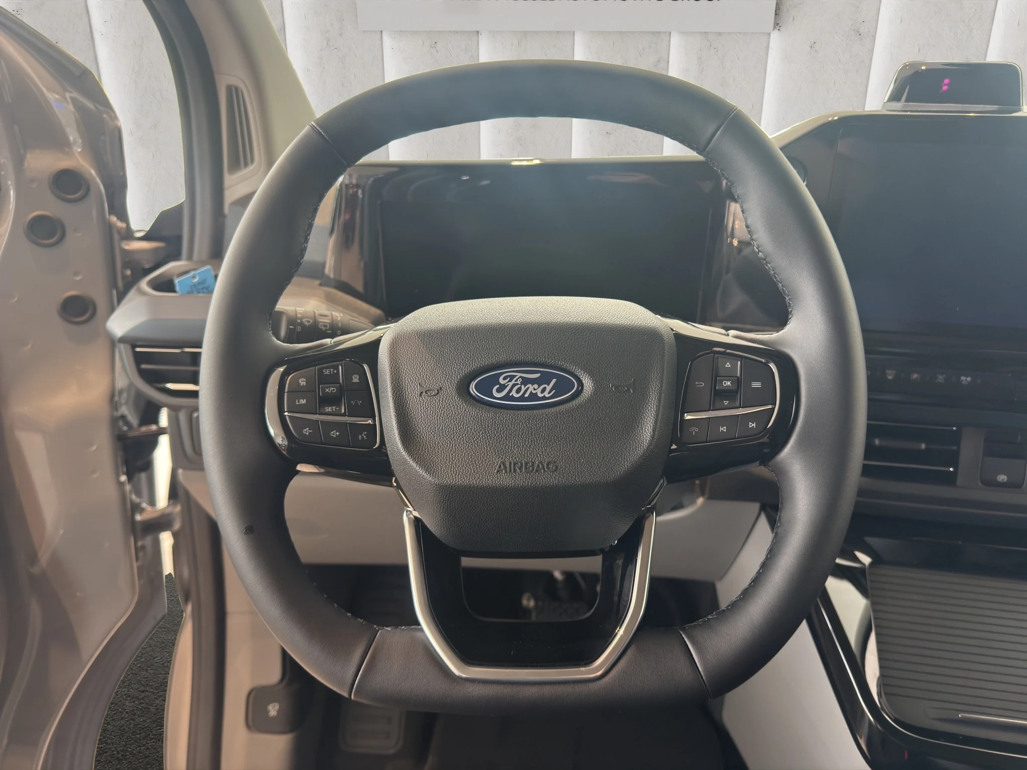 Ford-Tourneo Custom-image-10