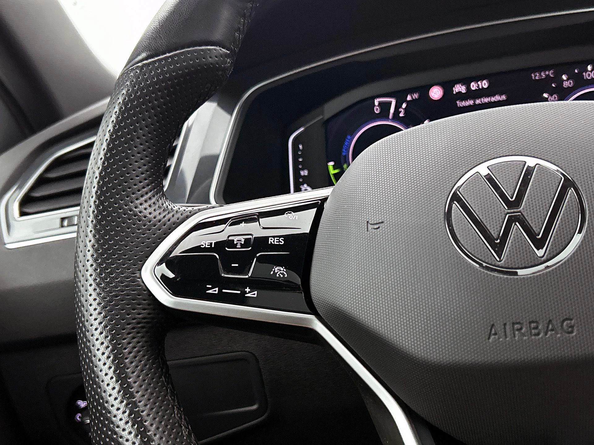 Volkswagen-Tiguan-image-5