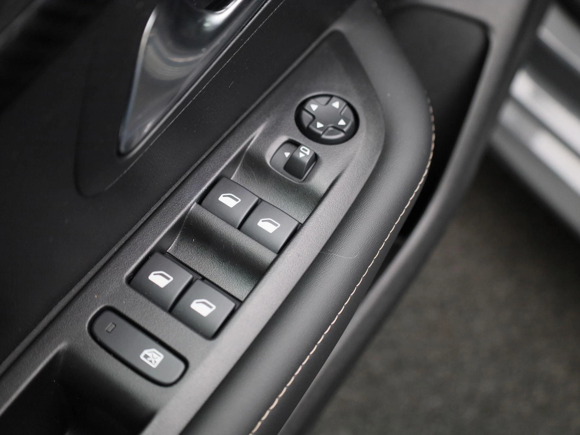 Peugeot 208 - 30