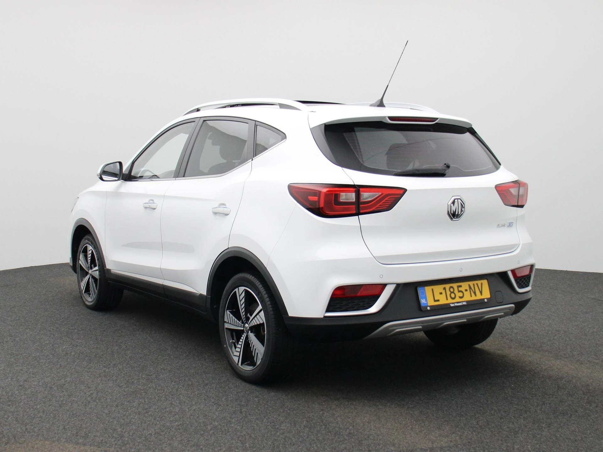 MG-ZS EV-image-2