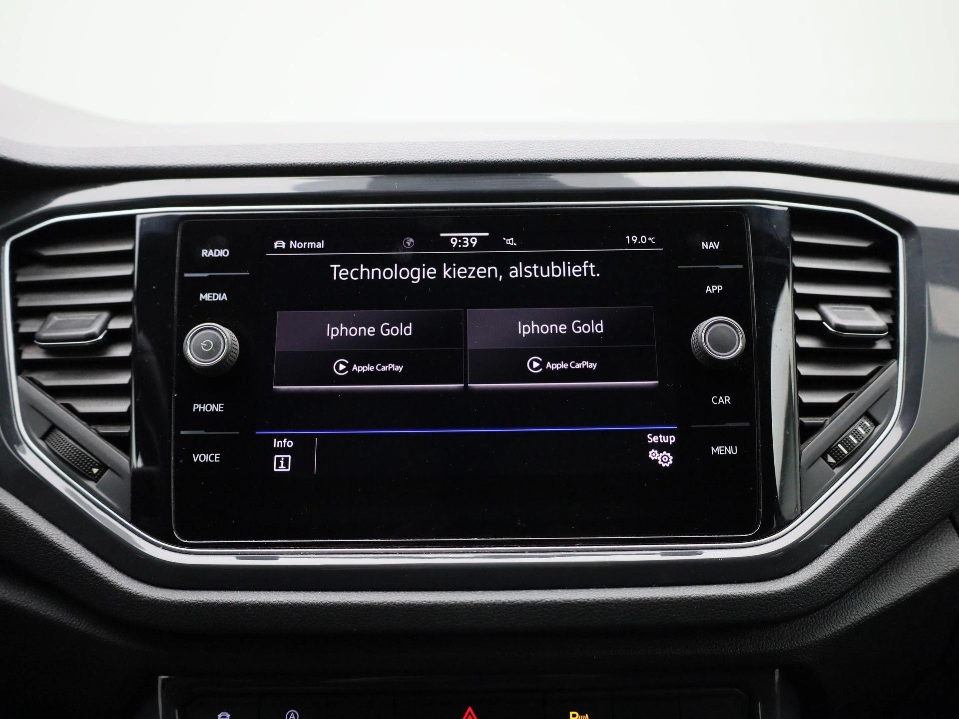 Volkswagen-T-Roc-image-21